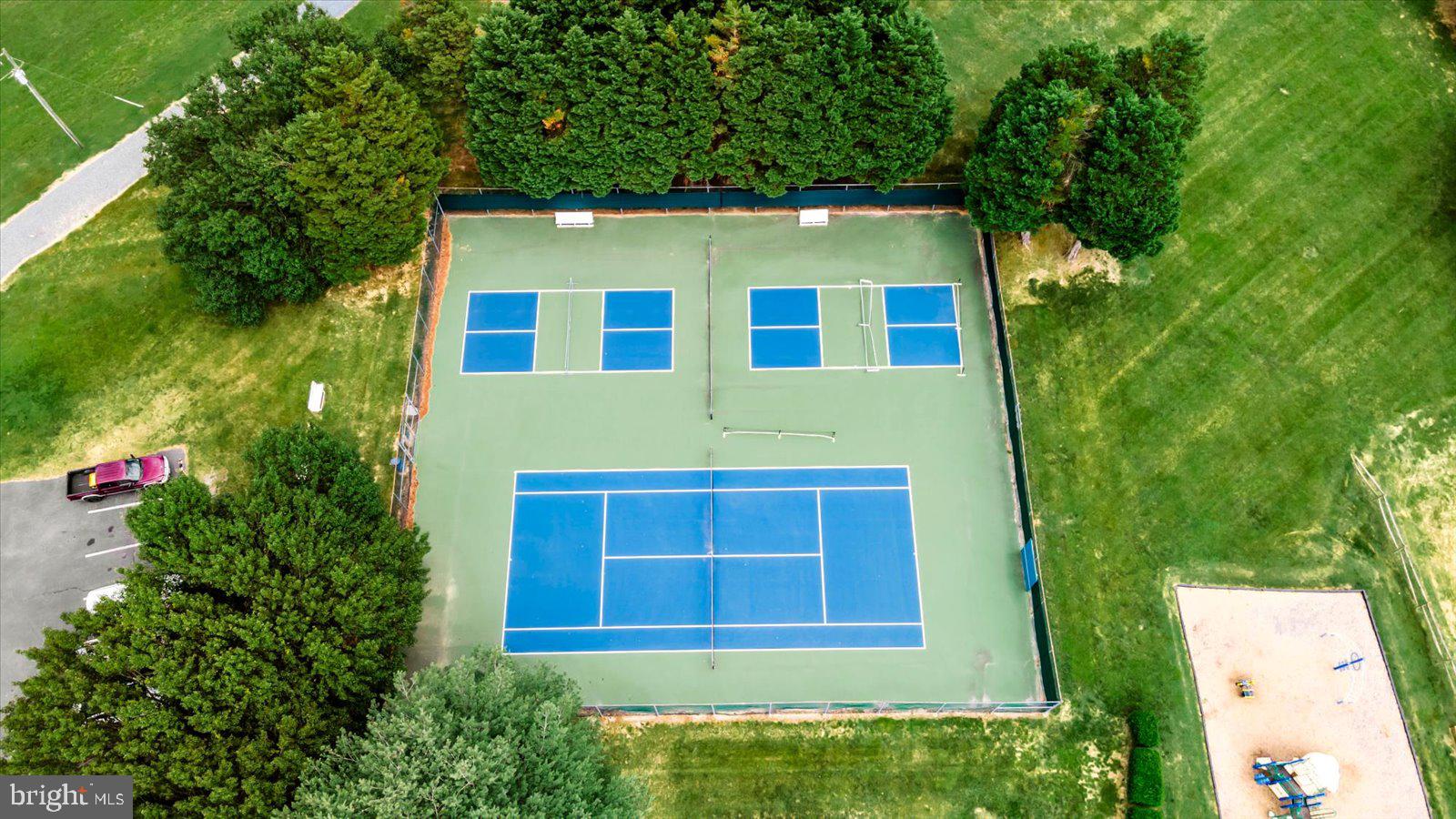 LAKE CAROLINE - Residential