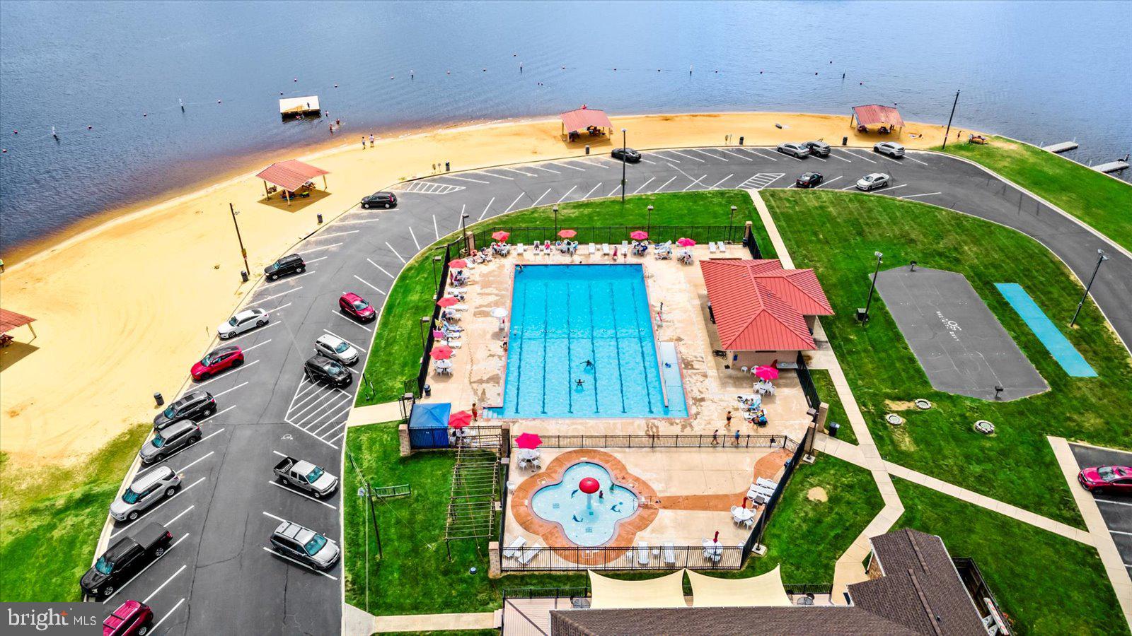 LAKE CAROLINE - Residential