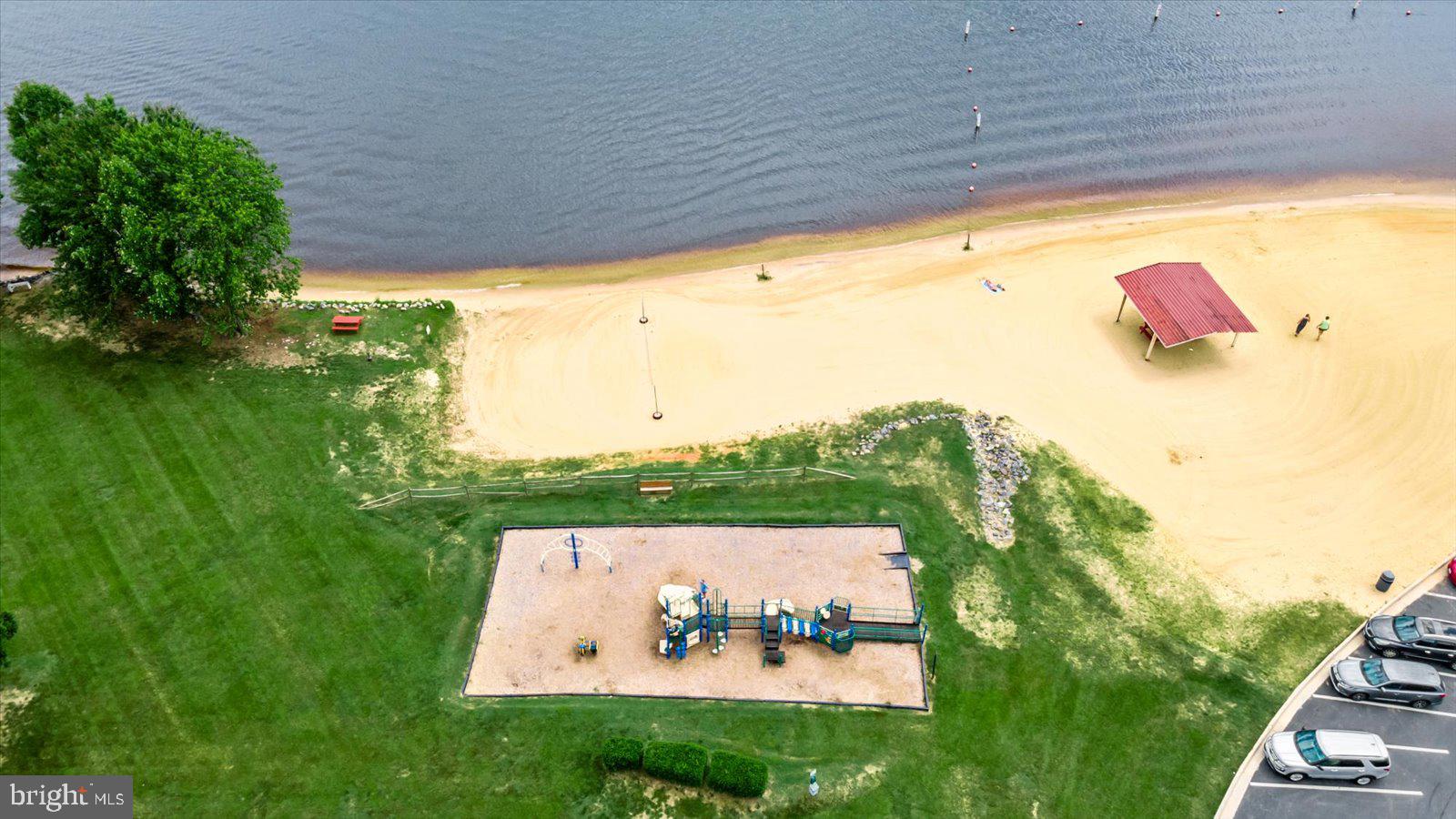 LAKE CAROLINE - Residential