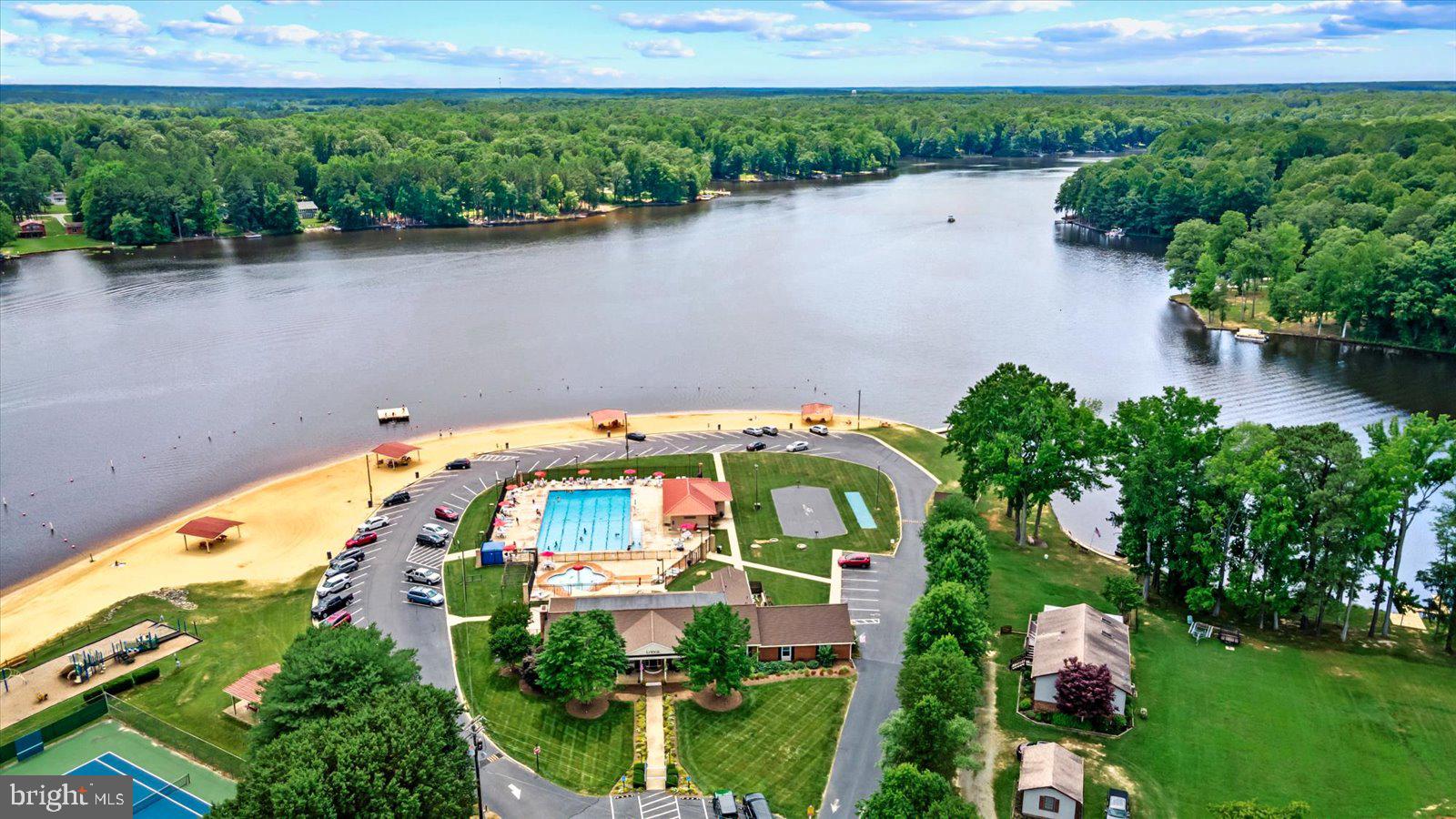 LAKE CAROLINE - Residential