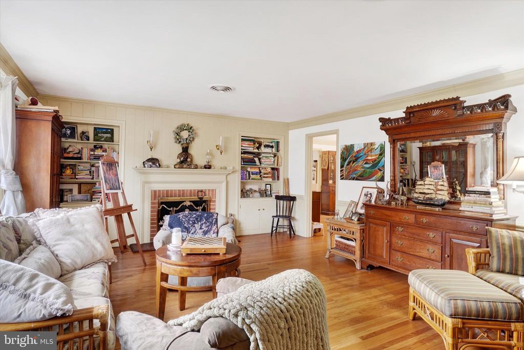 Photo of 1636 Crestlyn Road, YORK, PA 17403 (MLS # PAYK2100170)