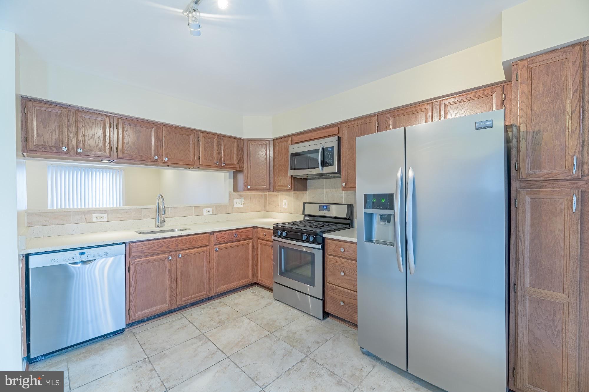 SUMMIT CREEK - Residential Lease