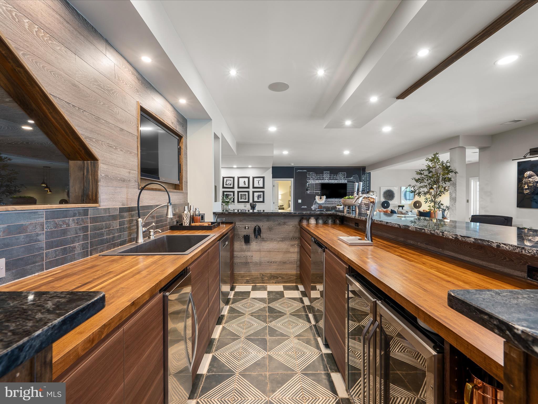 HUNTLEIGH AT CREIGHTON FARMS - Residential