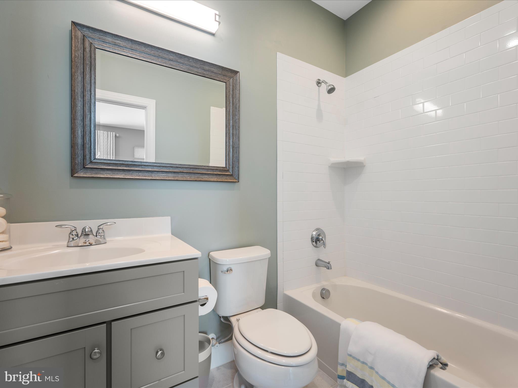 HUNTLEIGH AT CREIGHTON FARMS - Residential