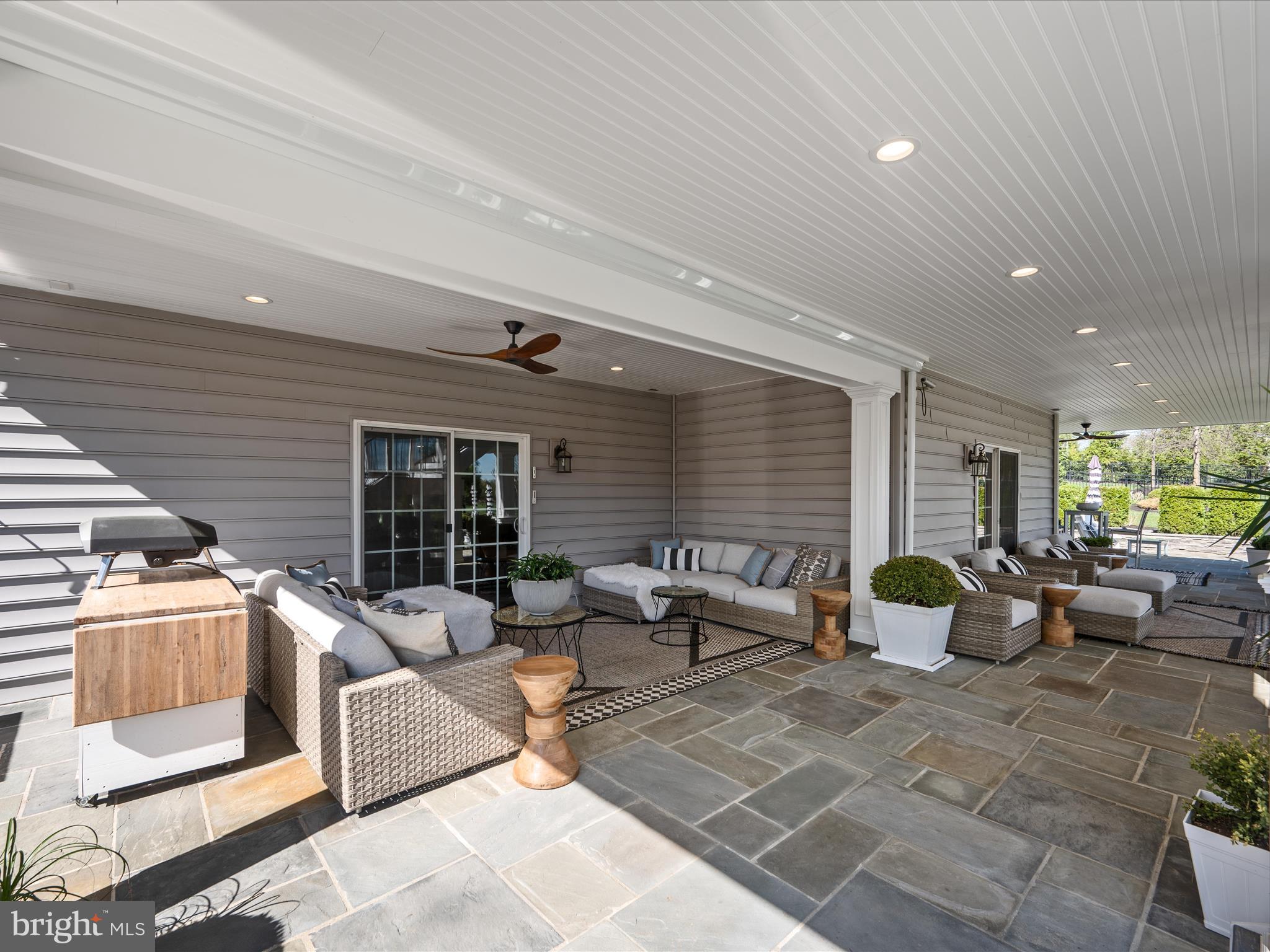 HUNTLEIGH AT CREIGHTON FARMS - Residential