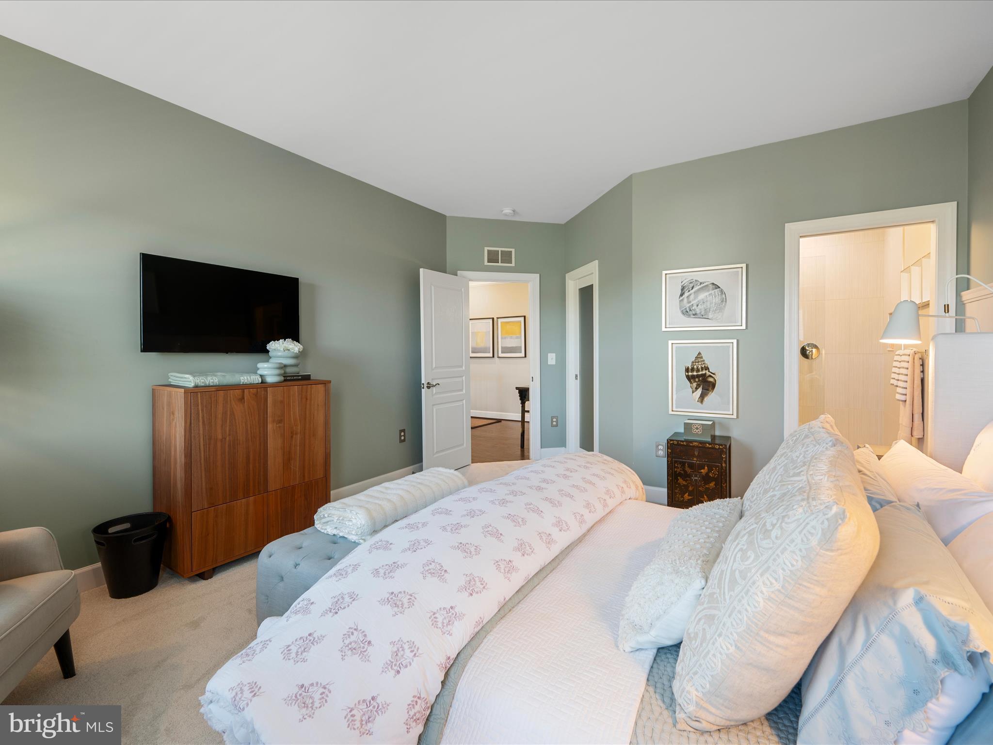 HUNTLEIGH AT CREIGHTON FARMS - Residential