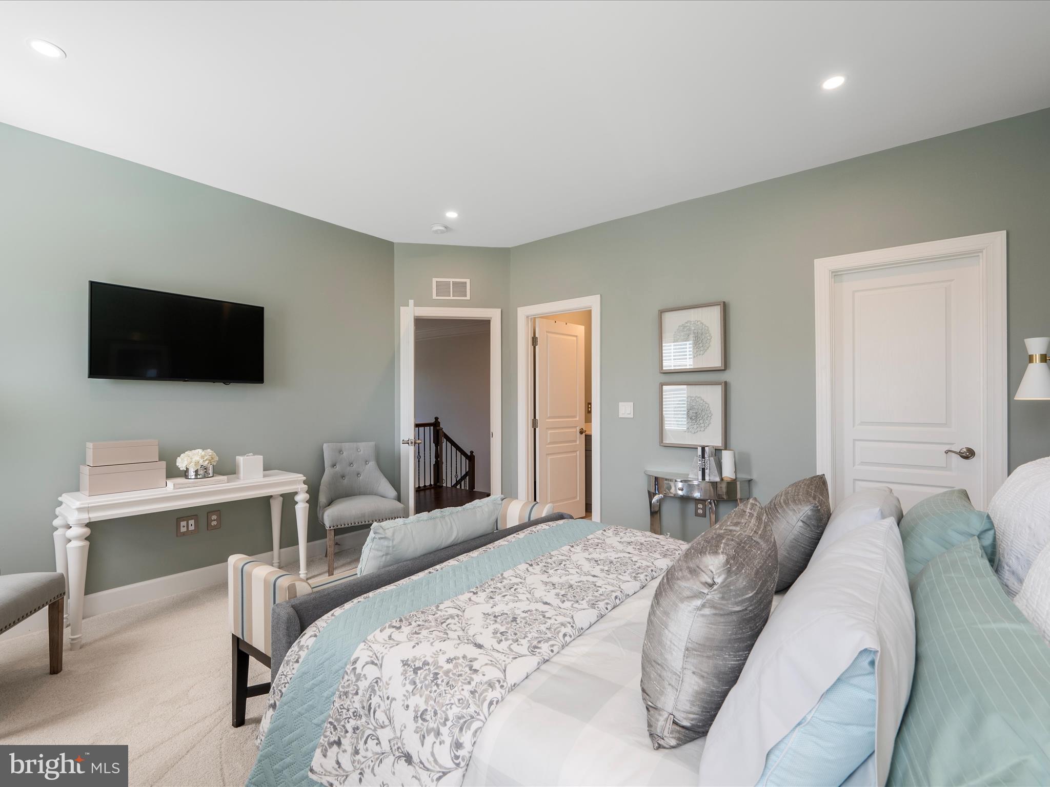 HUNTLEIGH AT CREIGHTON FARMS - Residential