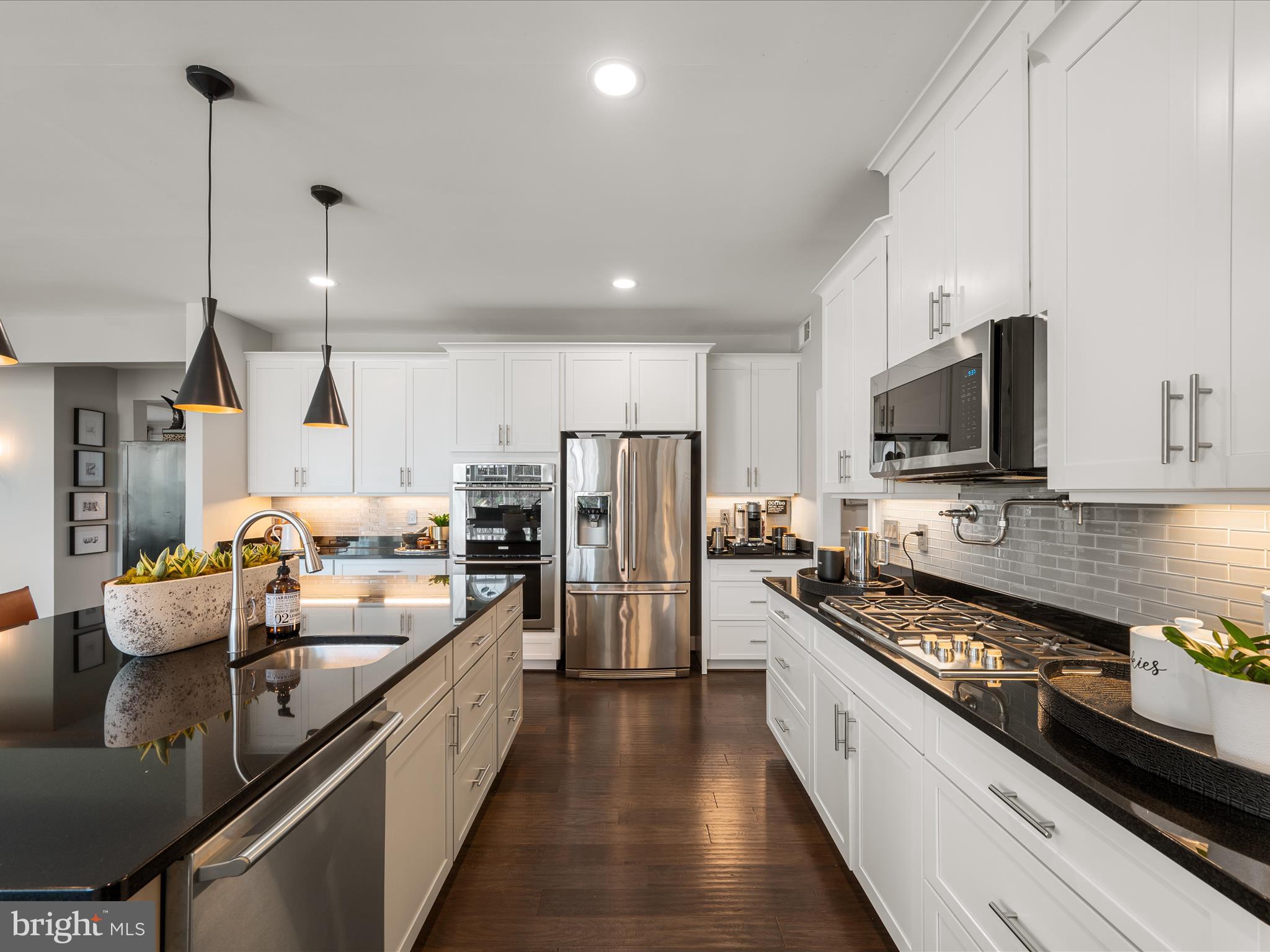 HUNTLEIGH AT CREIGHTON FARMS - Residential