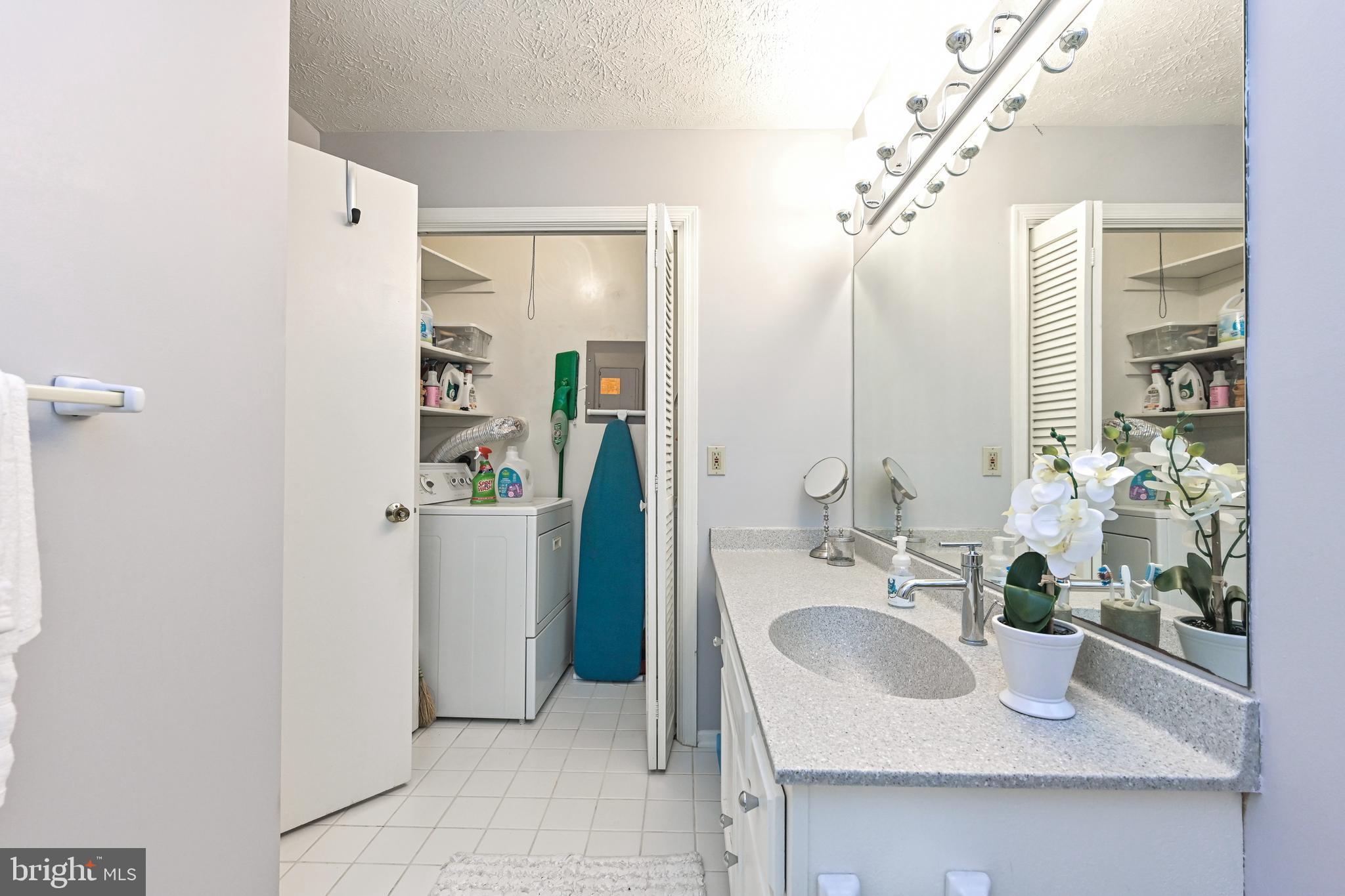 HUNTERS CROSSING - Residential