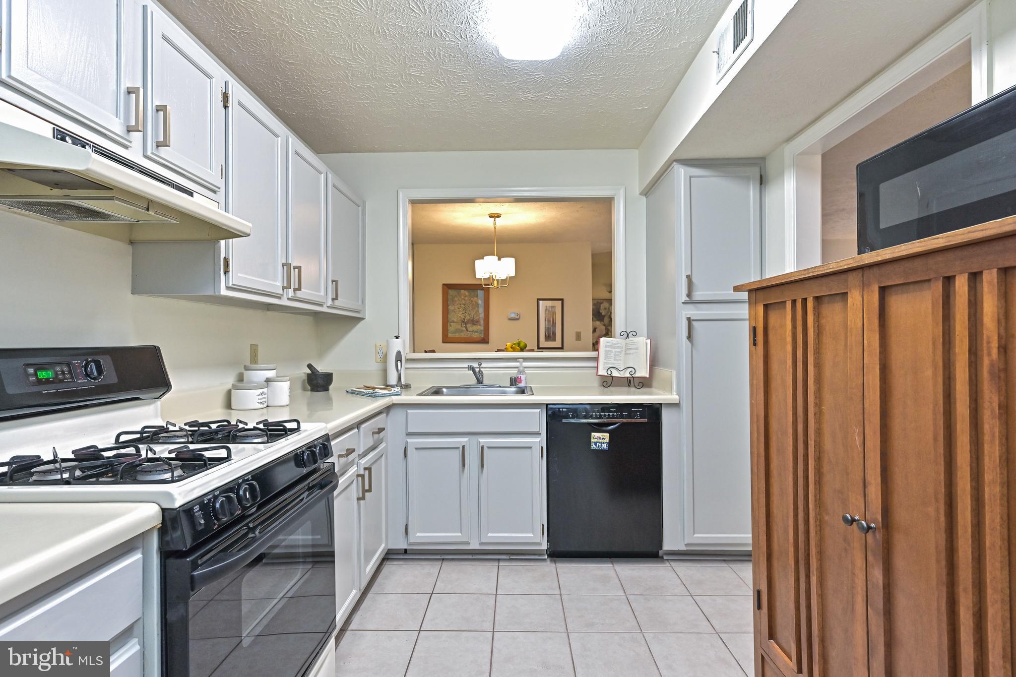 HUNTERS CROSSING - Residential