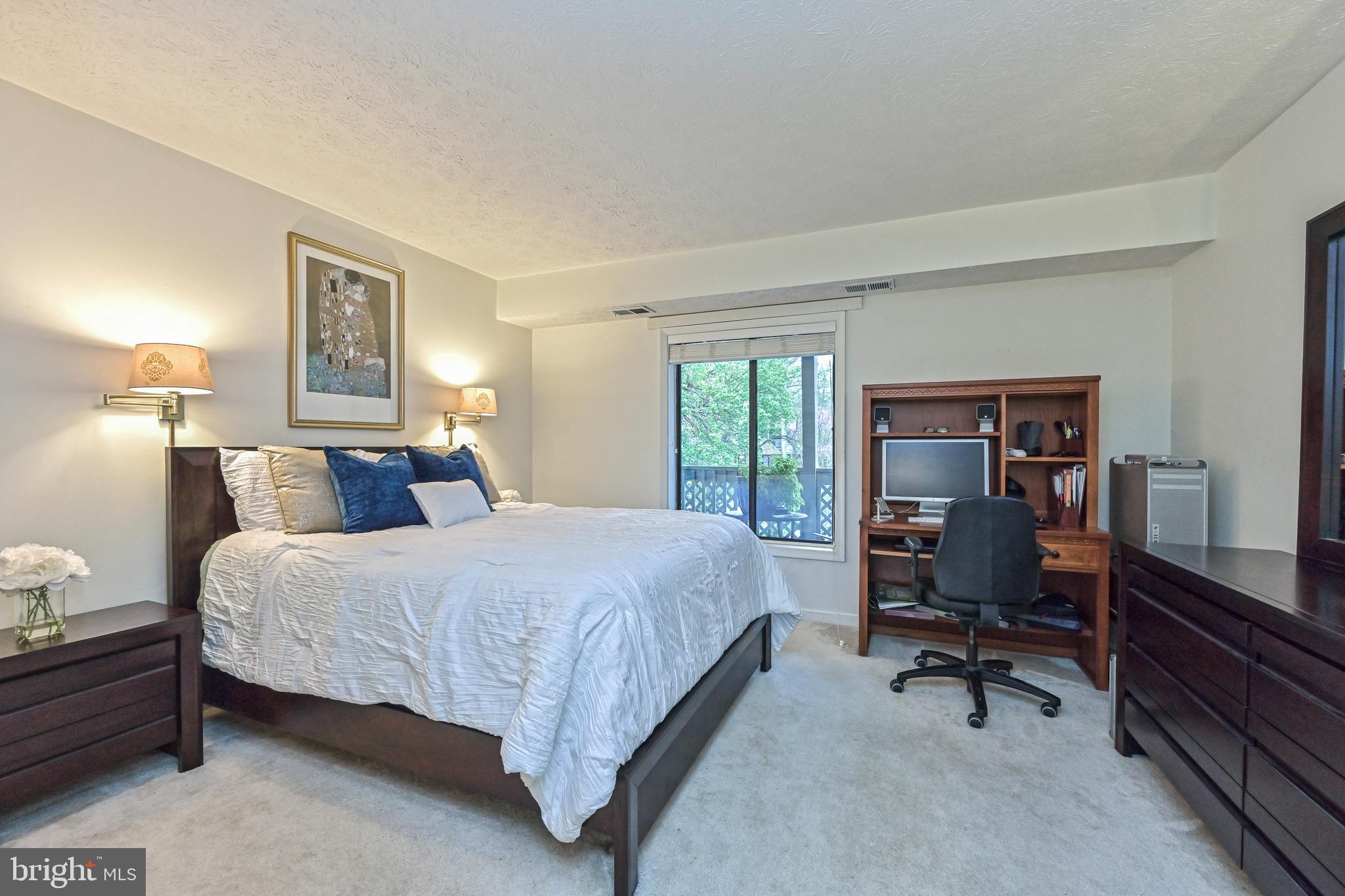 HUNTERS CROSSING - Residential