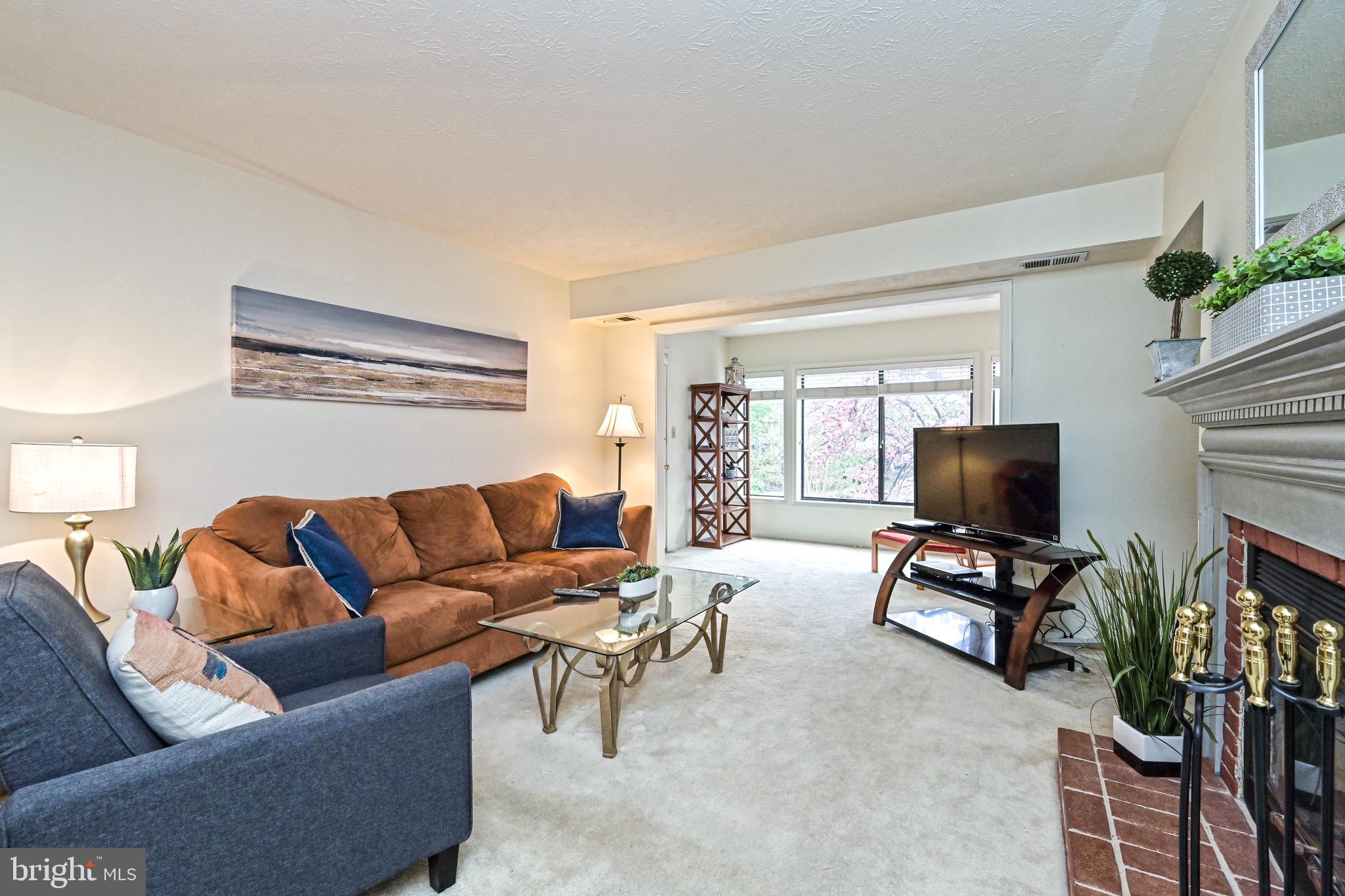 HUNTERS CROSSING - Residential