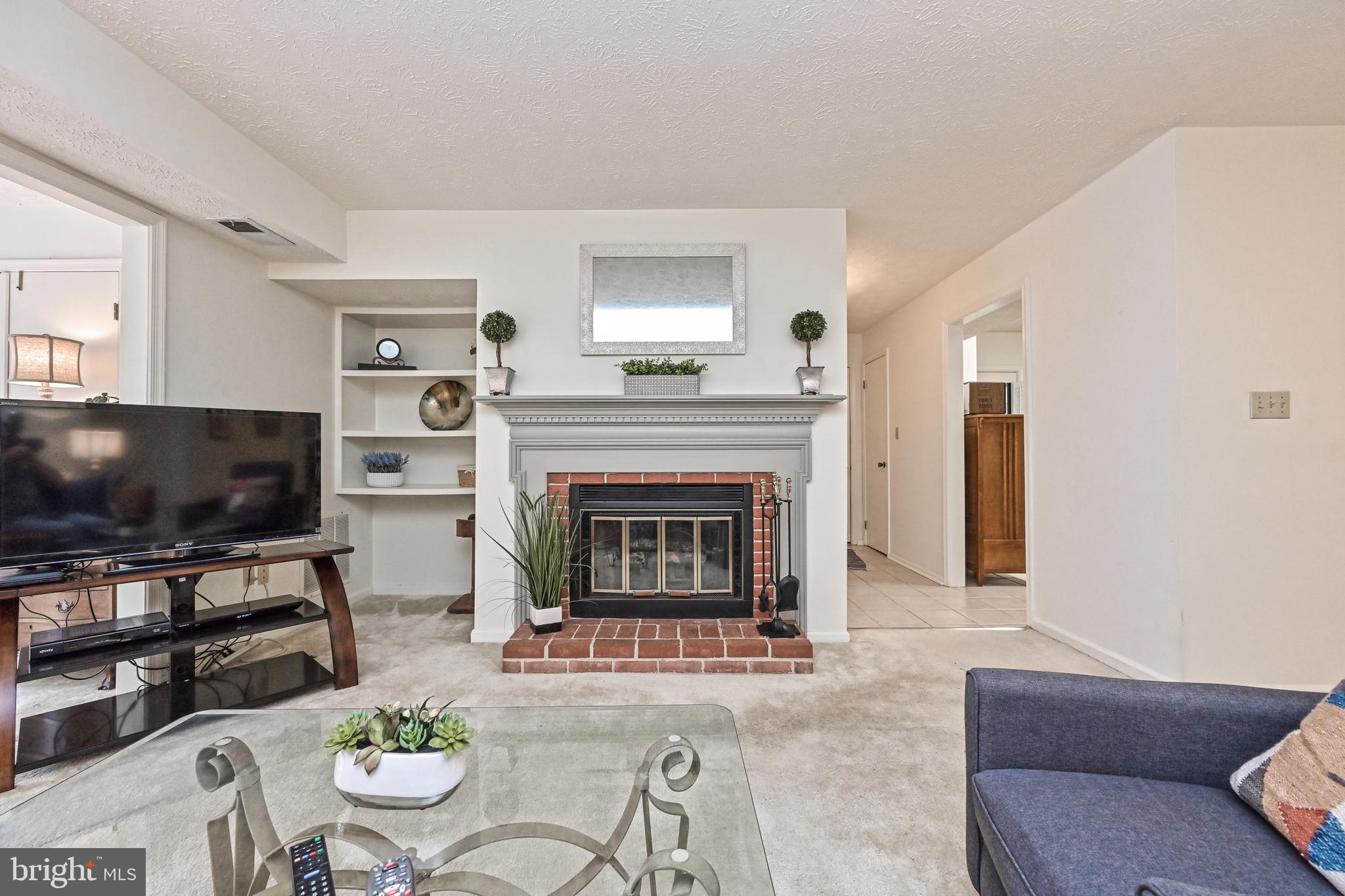 HUNTERS CROSSING - Residential