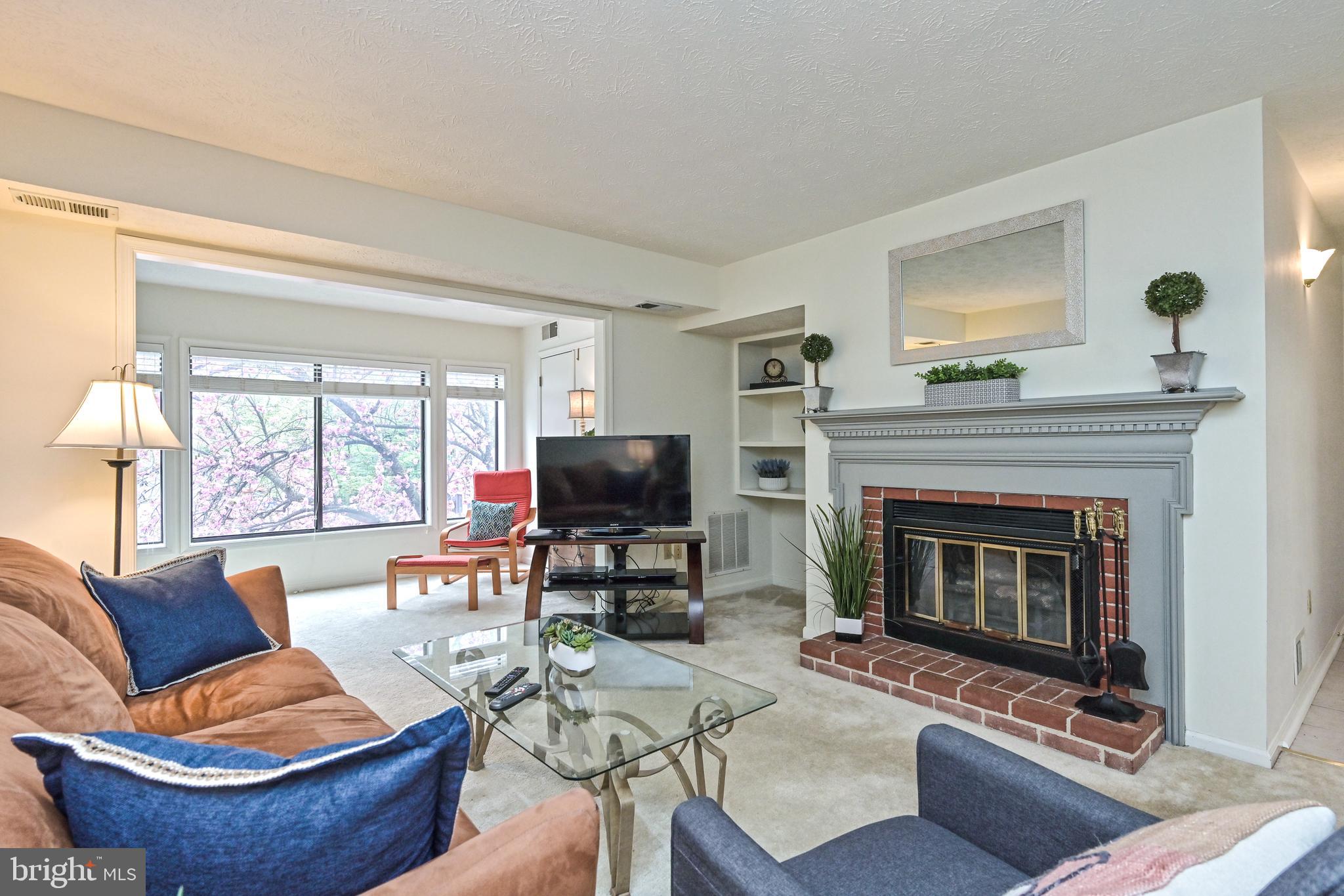 HUNTERS CROSSING - Residential