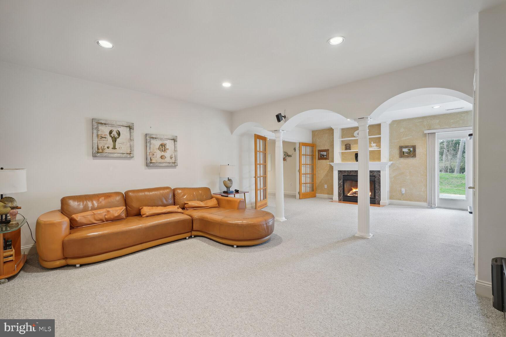 FALLS FARM - Residential