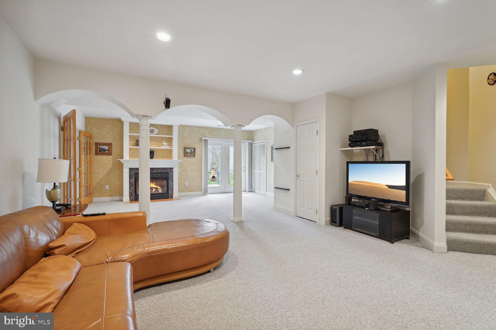 FALLS FARM - Residential