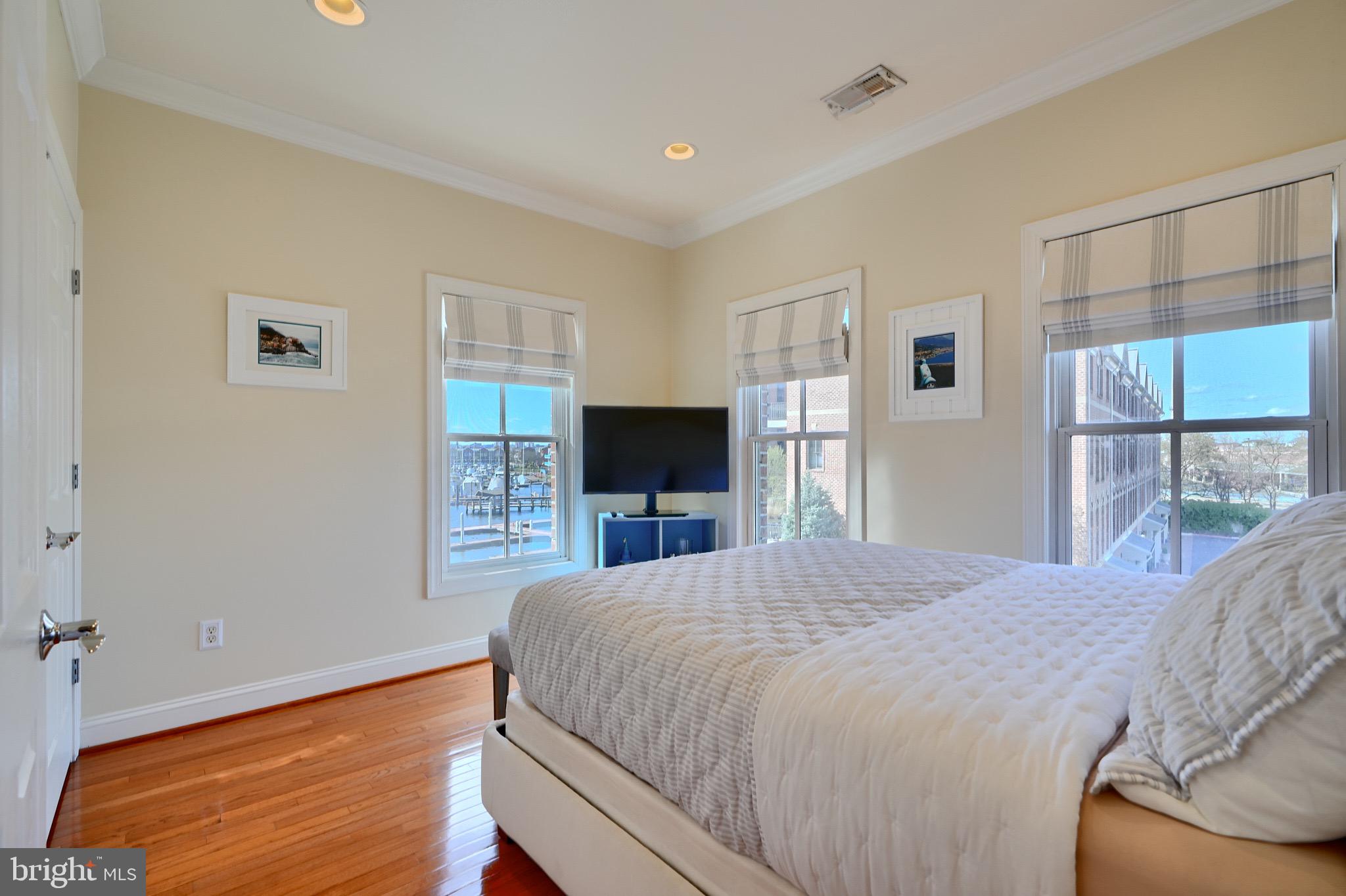 LIGHTHOUSE POINT - Residential