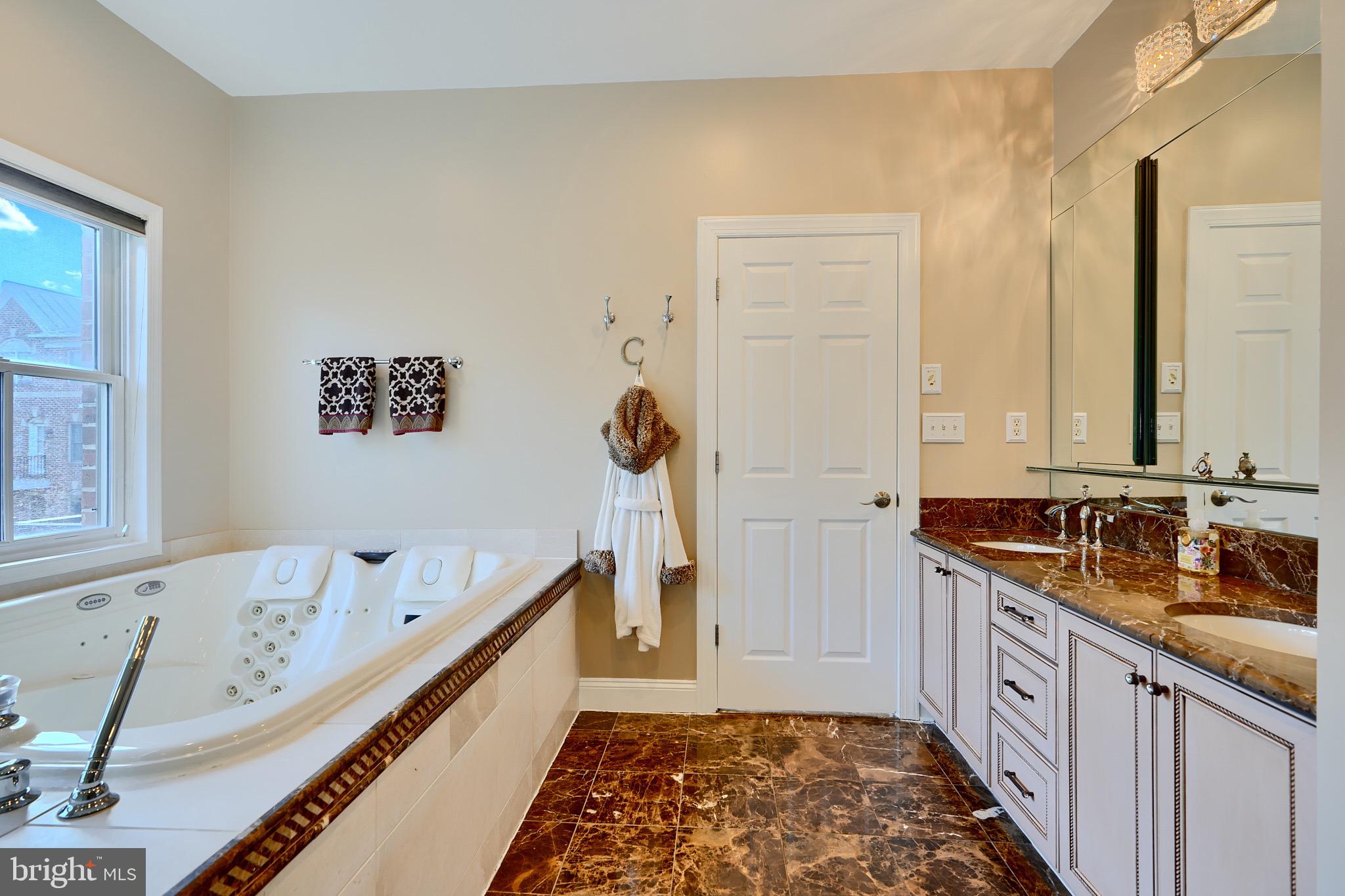 LIGHTHOUSE POINT - Residential