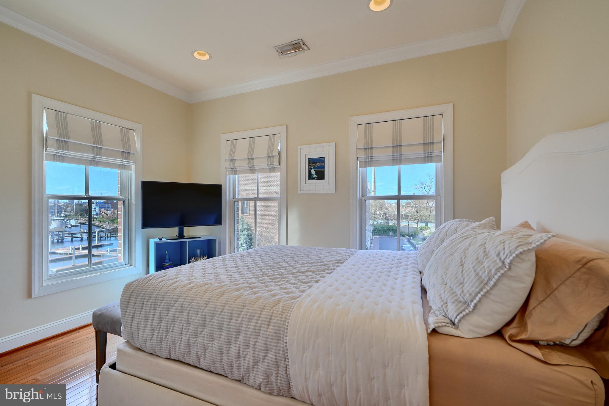 LIGHTHOUSE POINT - Residential