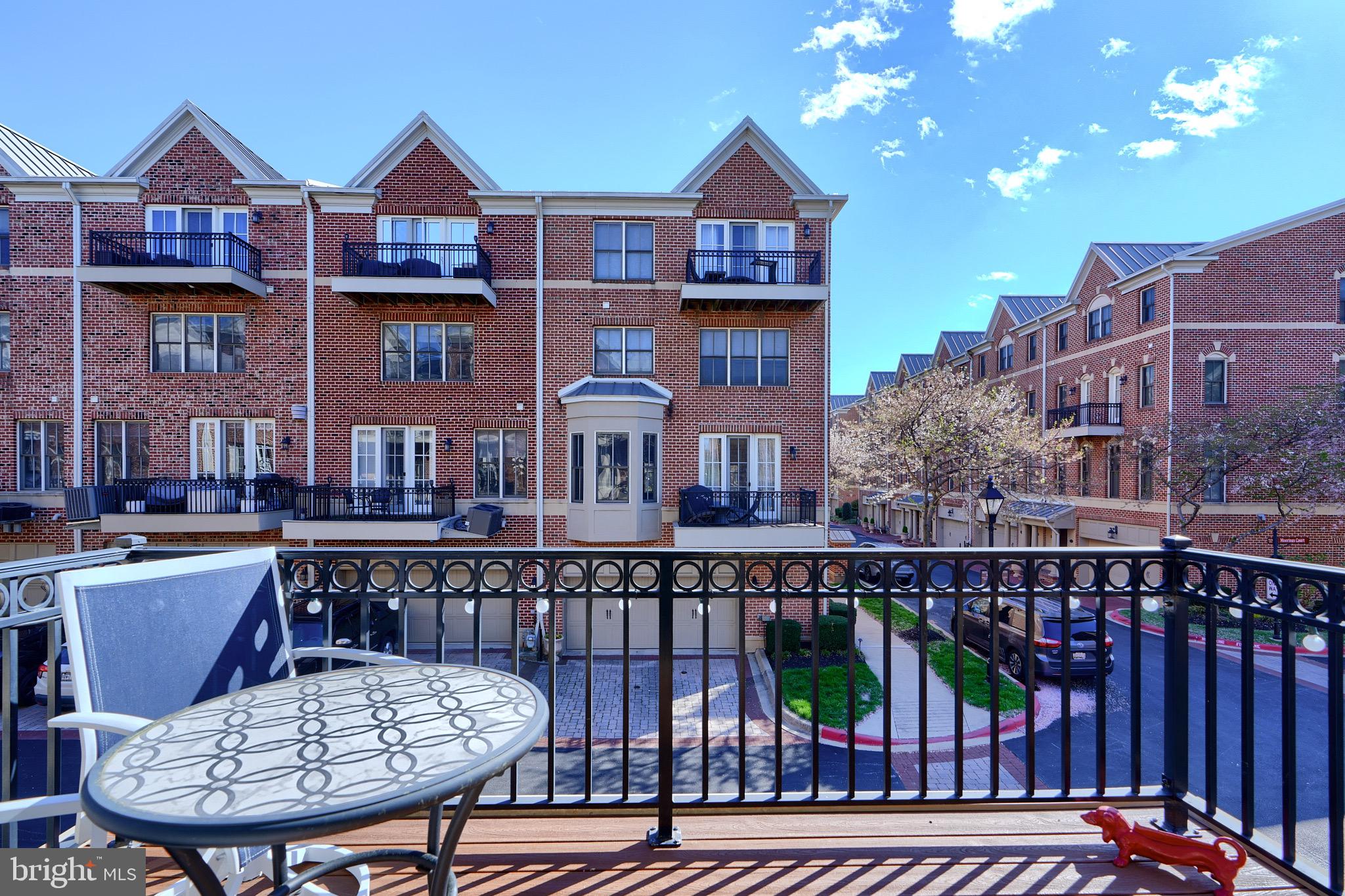 LIGHTHOUSE POINT - Residential