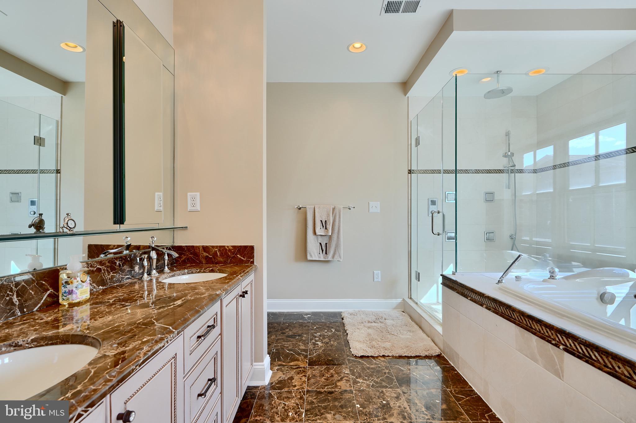 LIGHTHOUSE POINT - Residential