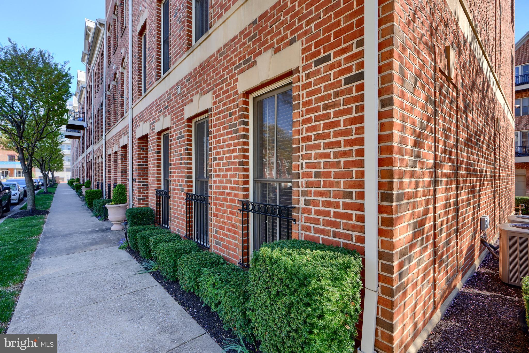 1221 DOCKSIDE CIRCLE