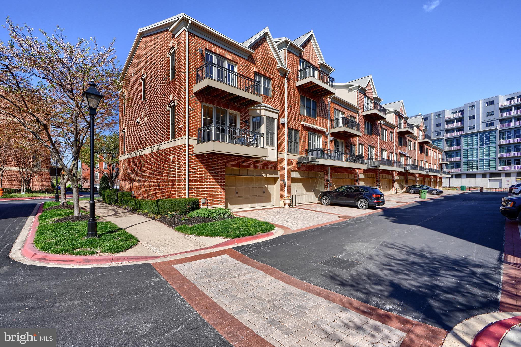 LIGHTHOUSE POINT - Residential