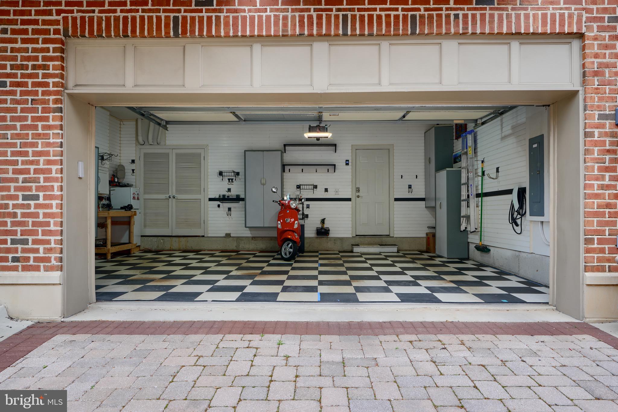 LIGHTHOUSE POINT - Residential