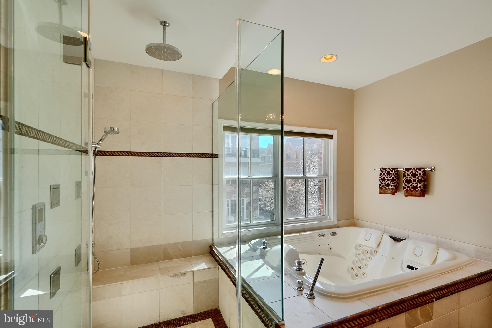 LIGHTHOUSE POINT - Residential