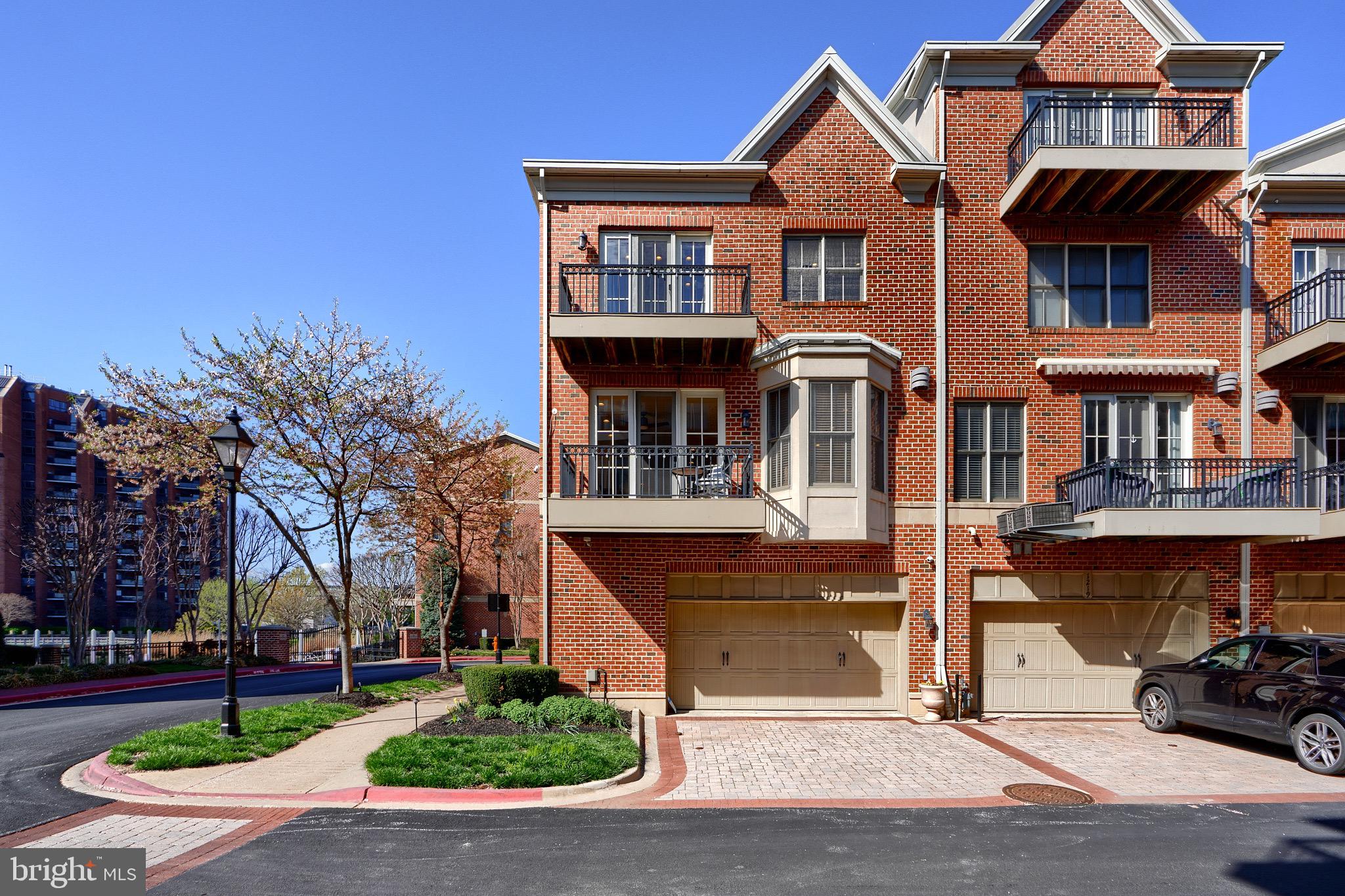 LIGHTHOUSE POINT - Residential