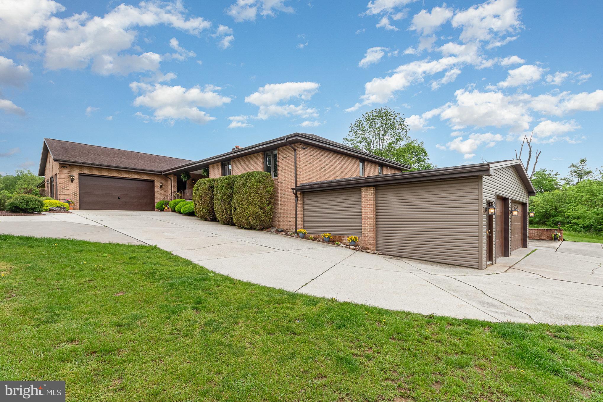 825 COMPTON DRIVE