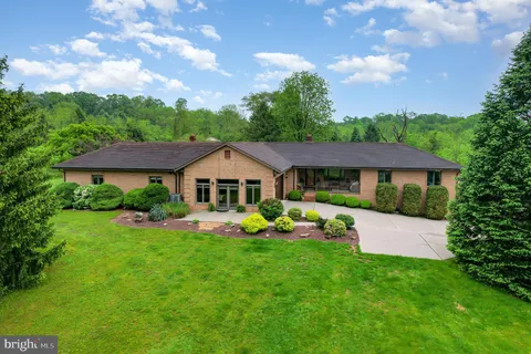 825 Compton Drive, Harrisburg, PA MLS: PADA2045002