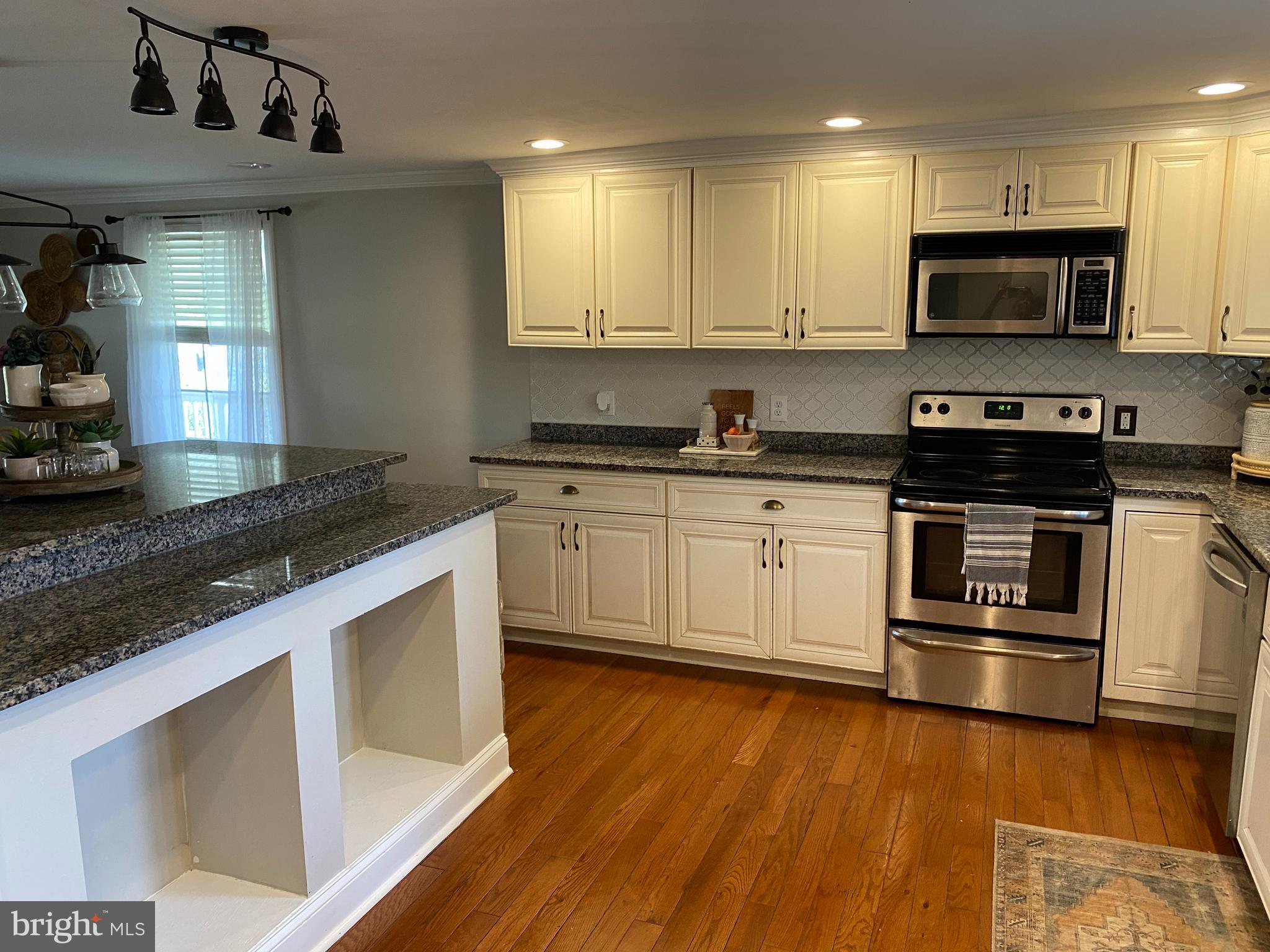 HAMPSTEAD - Residential