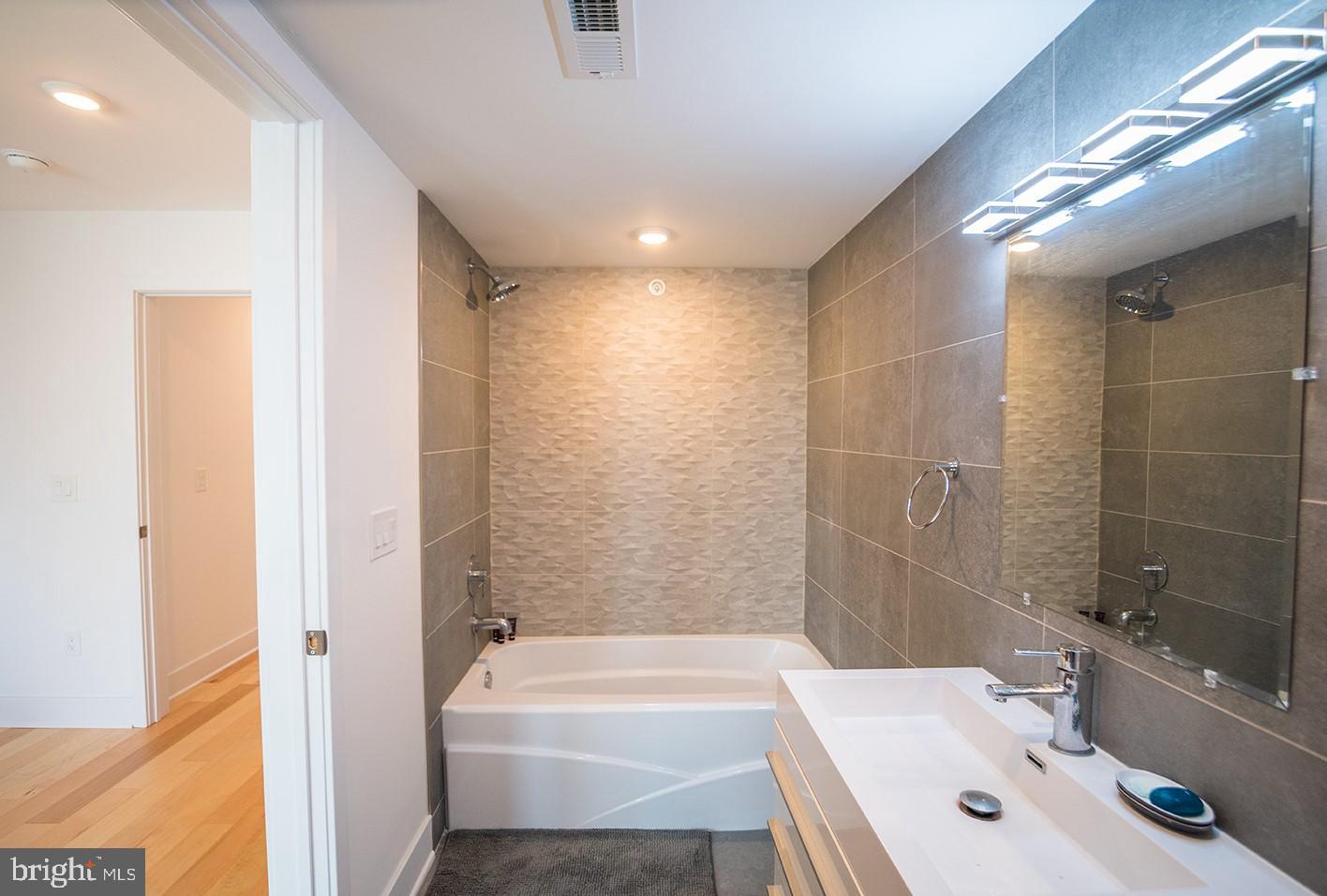 FRANCISVILLE - Residential Lease