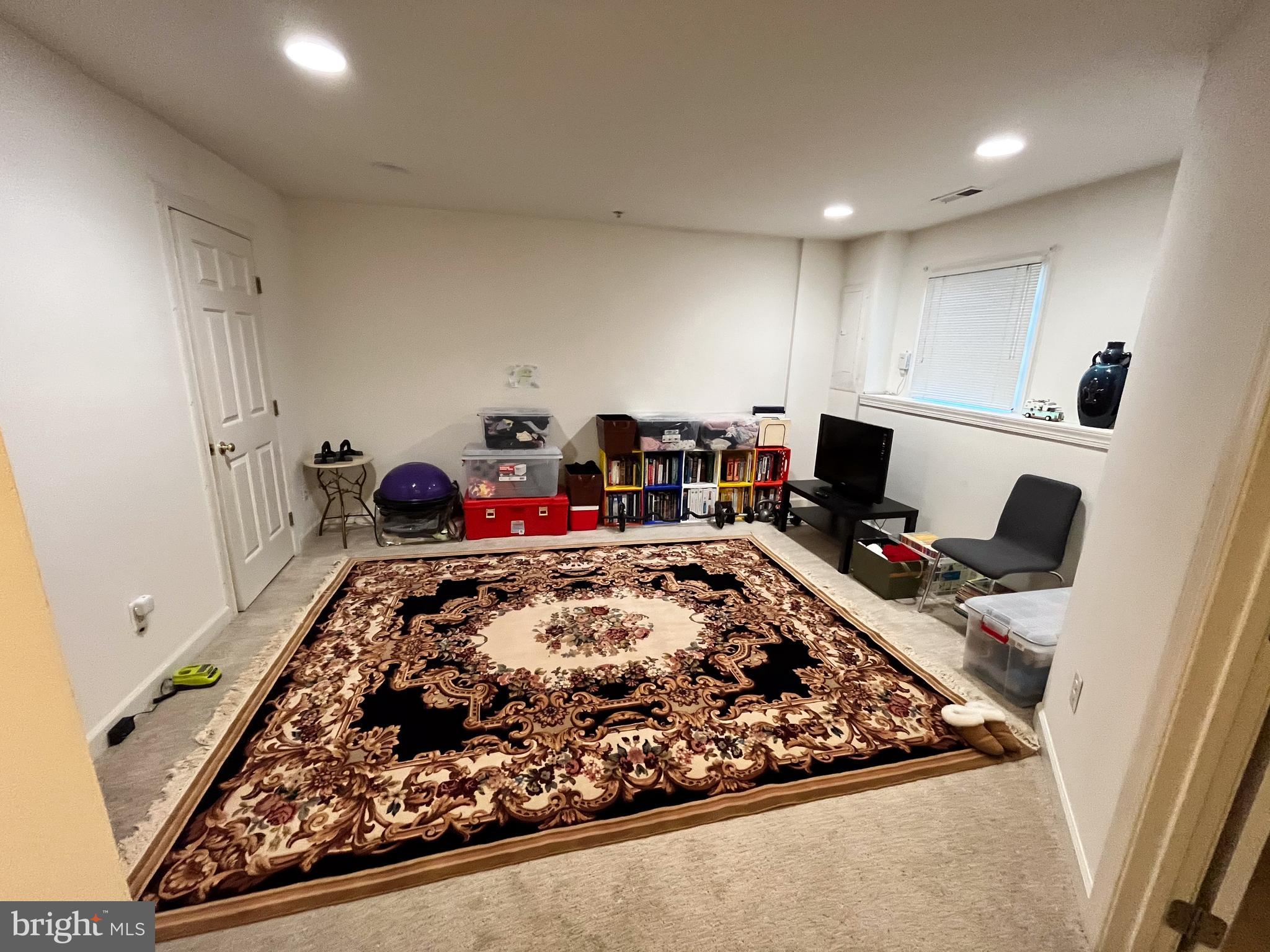 JEFFERSON PARK TOWNHOUSE - Residential Lease