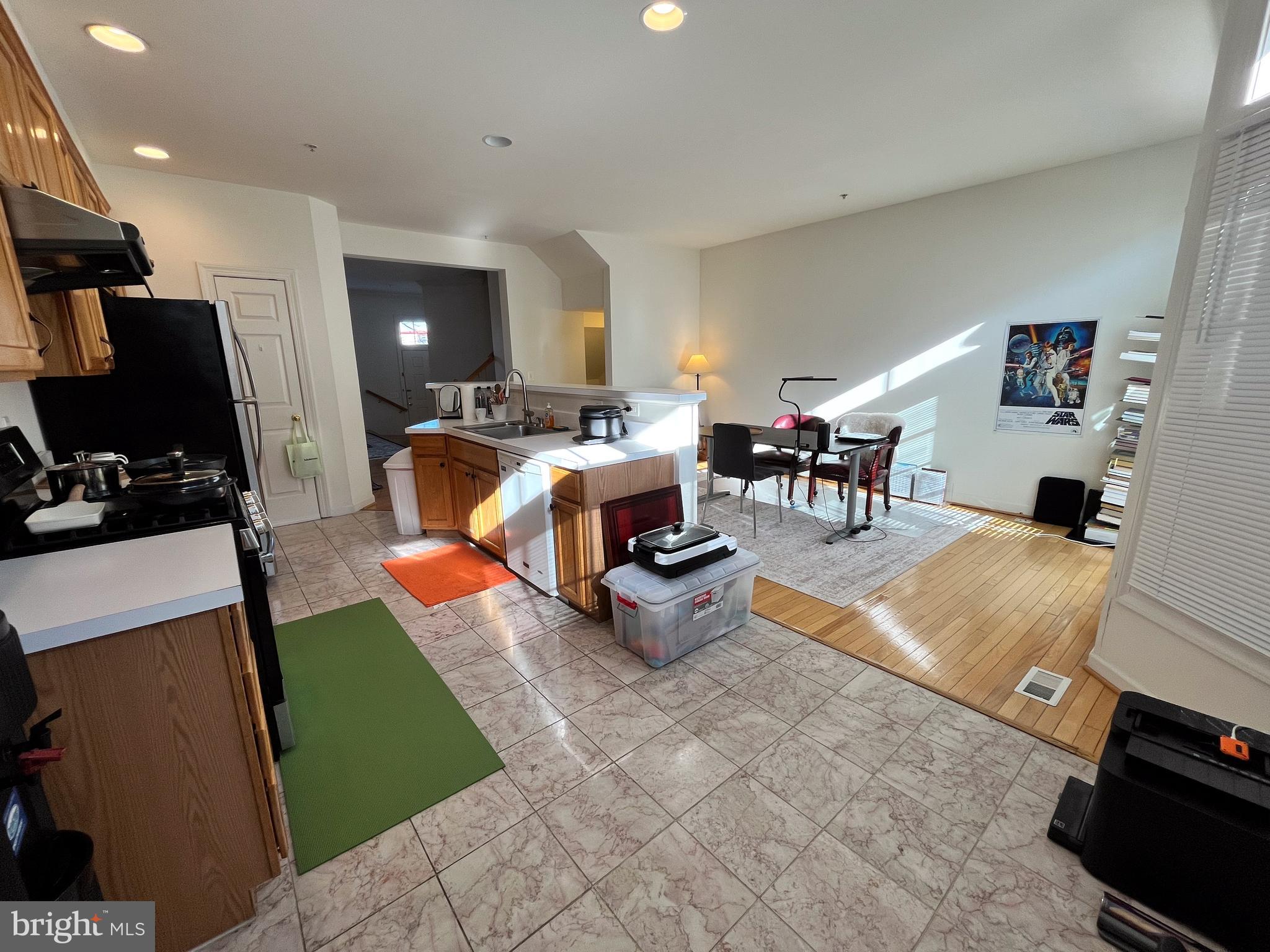 JEFFERSON PARK TOWNHOUSE - Residential Lease