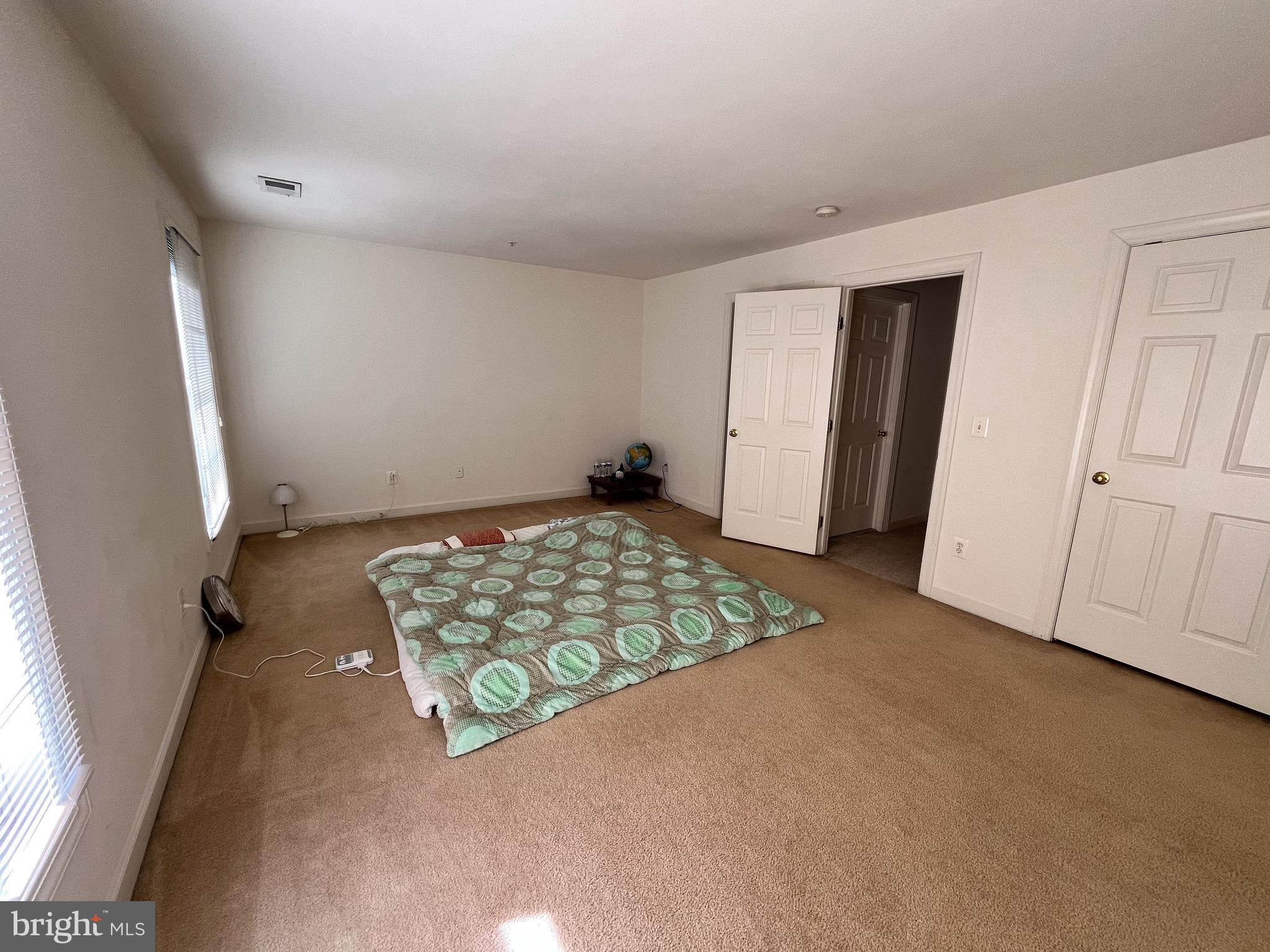 JEFFERSON PARK TOWNHOUSE - Residential Lease