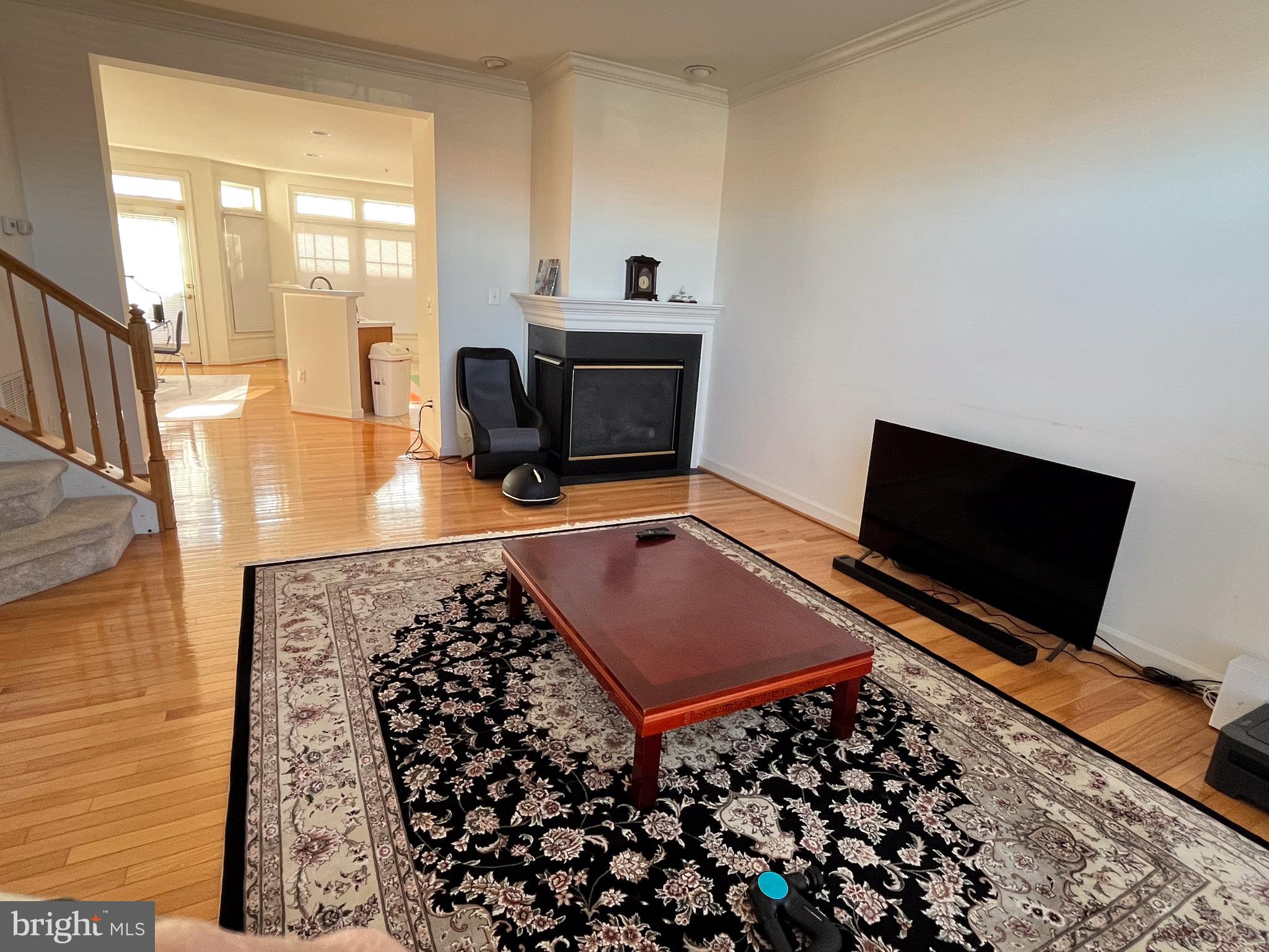 JEFFERSON PARK TOWNHOUSE - Residential Lease