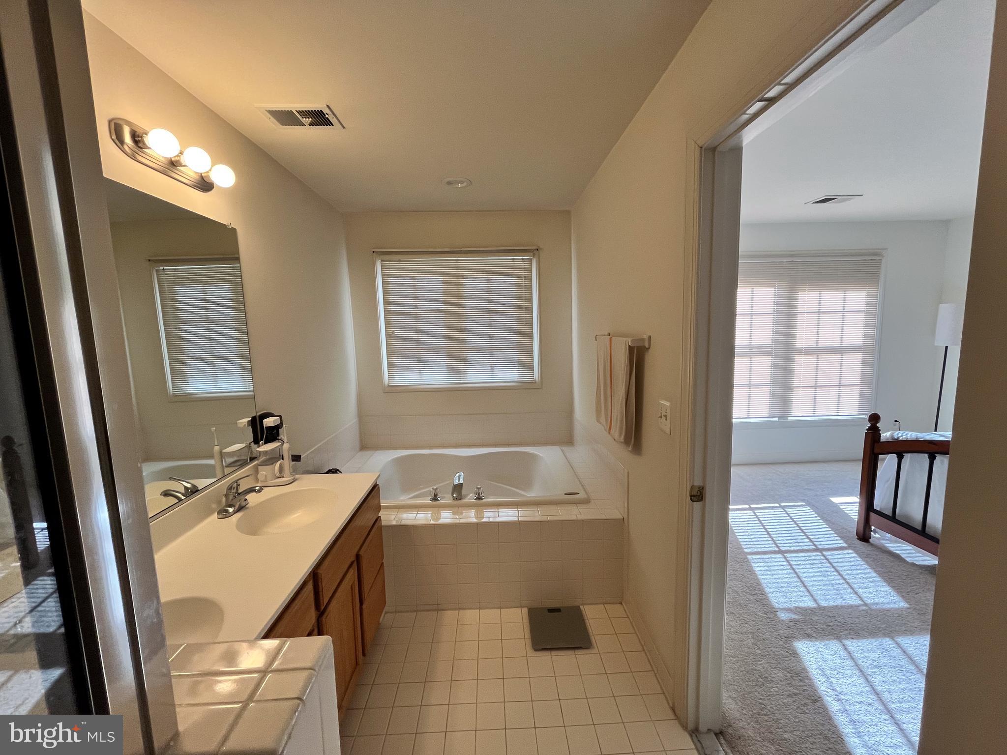 JEFFERSON PARK TOWNHOUSE - Residential Lease