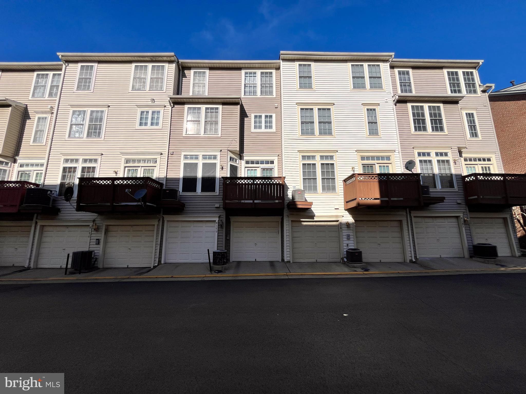 JEFFERSON PARK TOWNHOUSE - Residential Lease