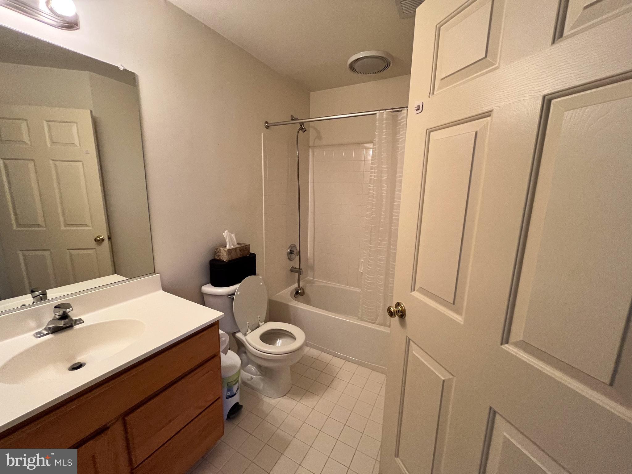 JEFFERSON PARK TOWNHOUSE - Residential Lease