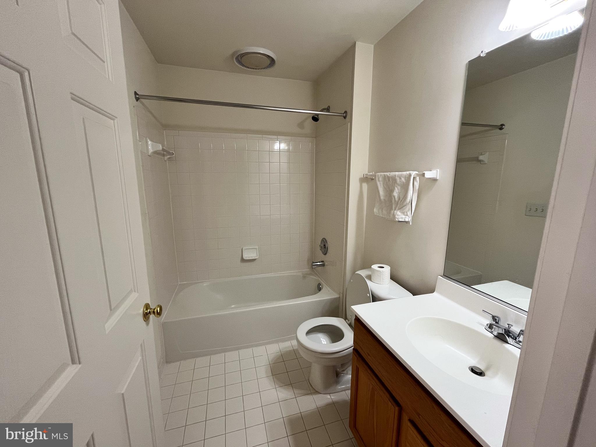 JEFFERSON PARK TOWNHOUSE - Residential Lease