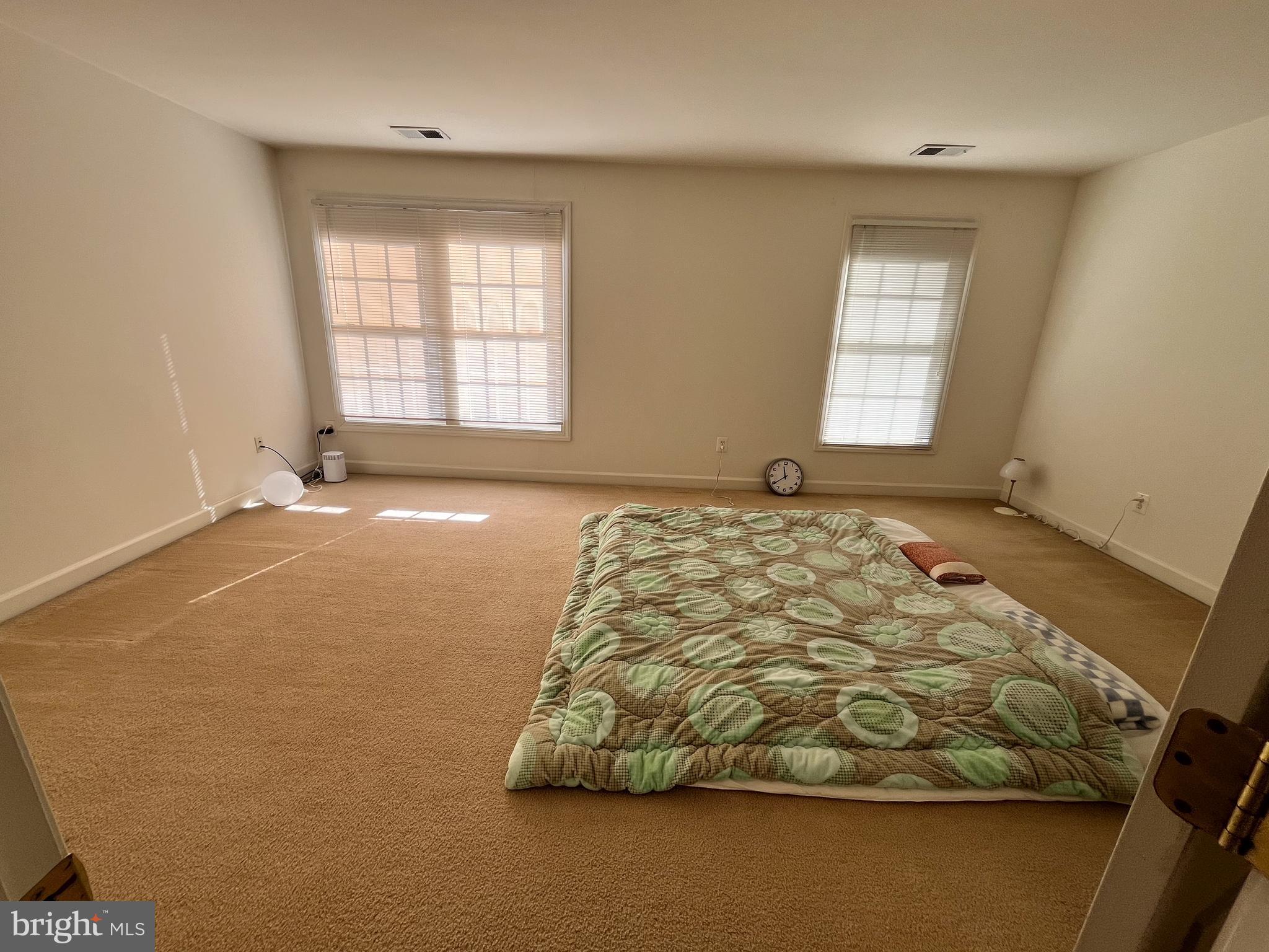 JEFFERSON PARK TOWNHOUSE - Residential Lease