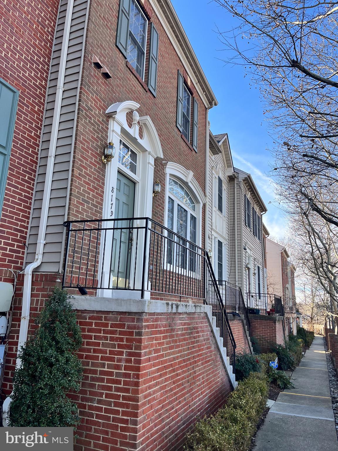 JEFFERSON PARK TOWNHOUSE - Residential Lease