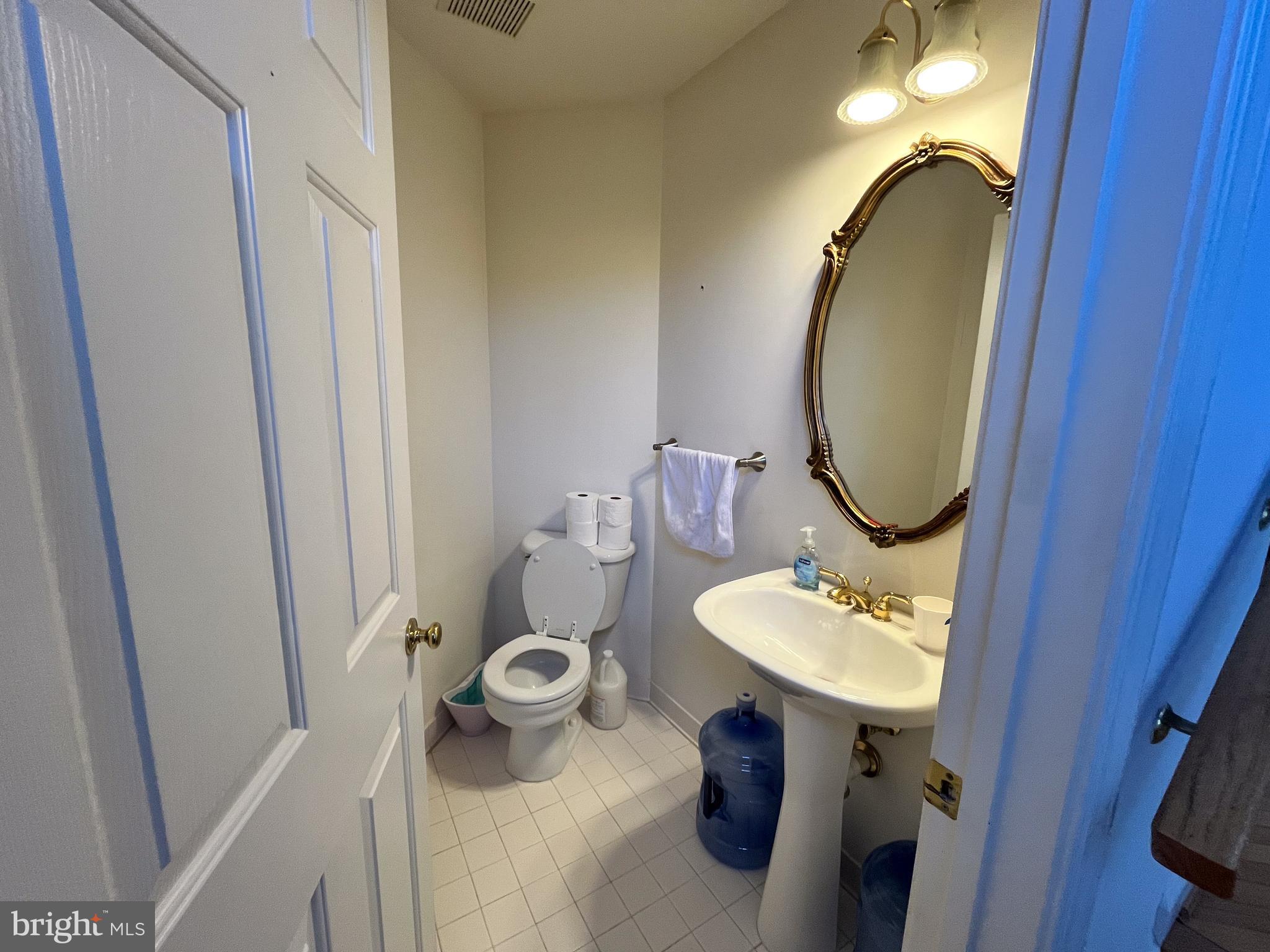 JEFFERSON PARK TOWNHOUSE - Residential Lease