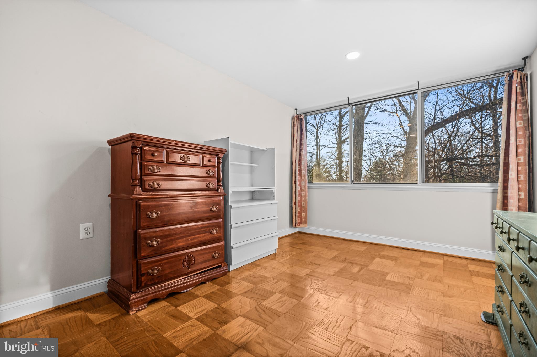 IVYMOUNT COURT - Residential