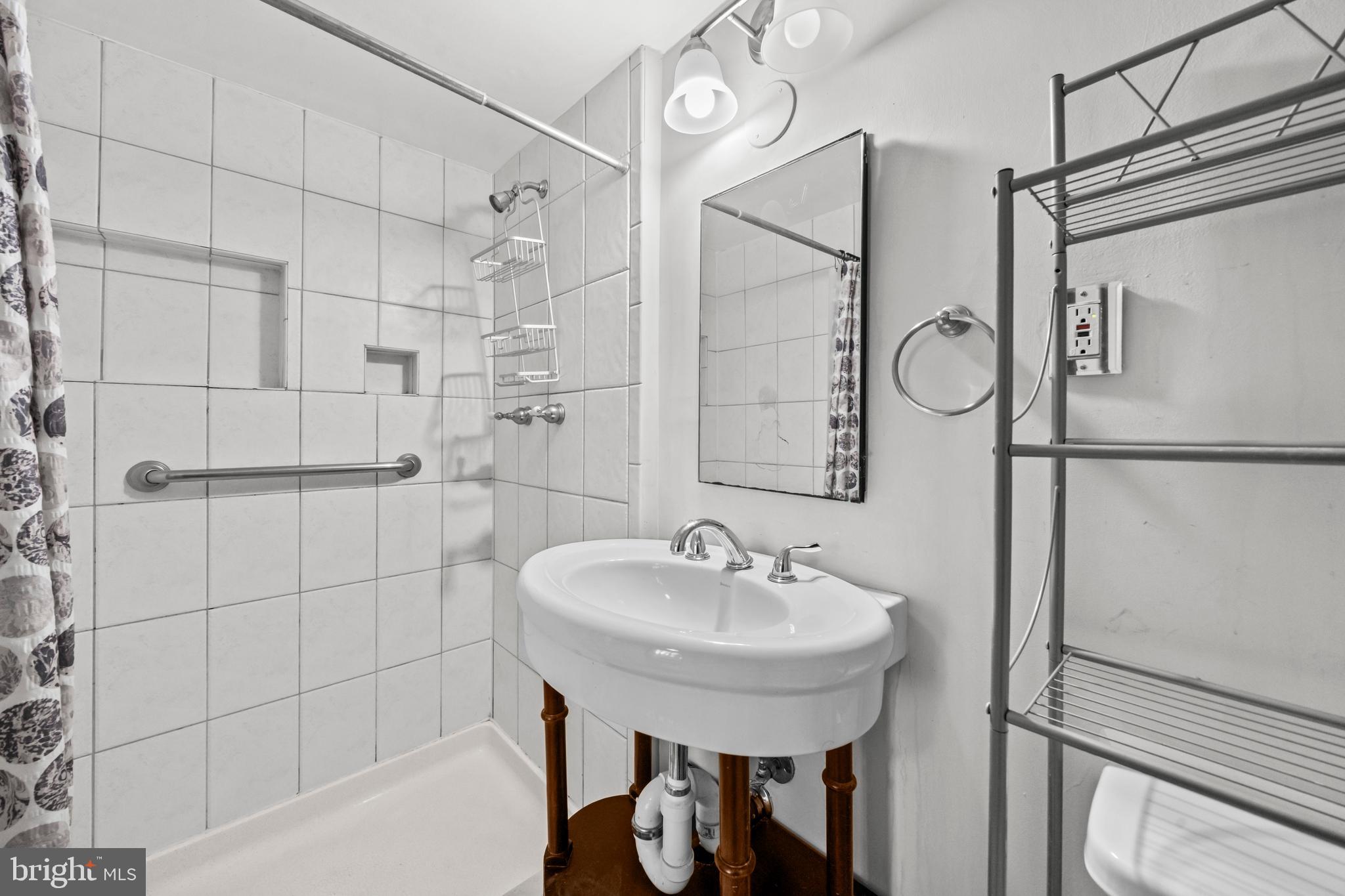 IVYMOUNT COURT - Residential