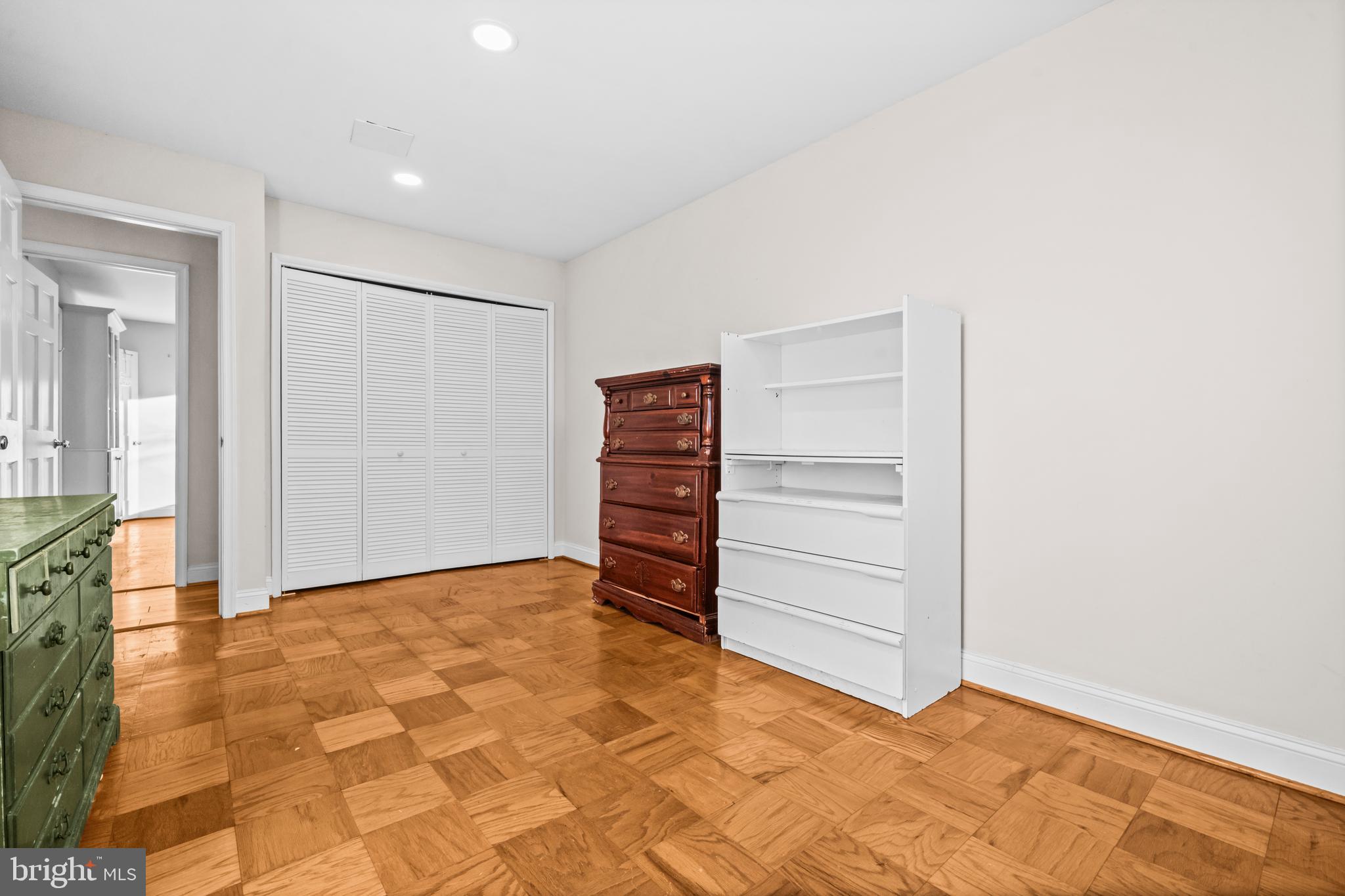 IVYMOUNT COURT - Residential