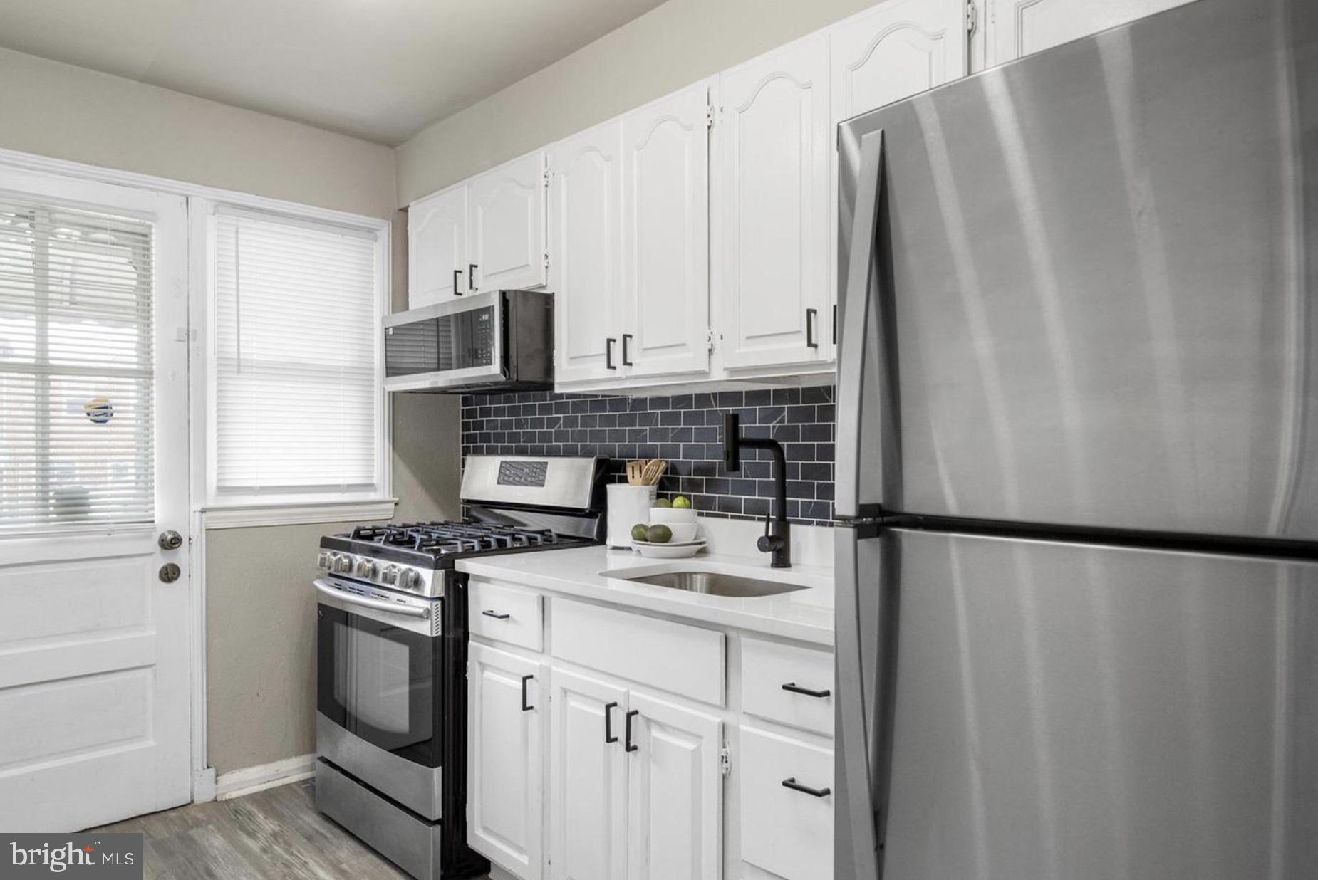 BEVERLY HILLS - Residential Lease