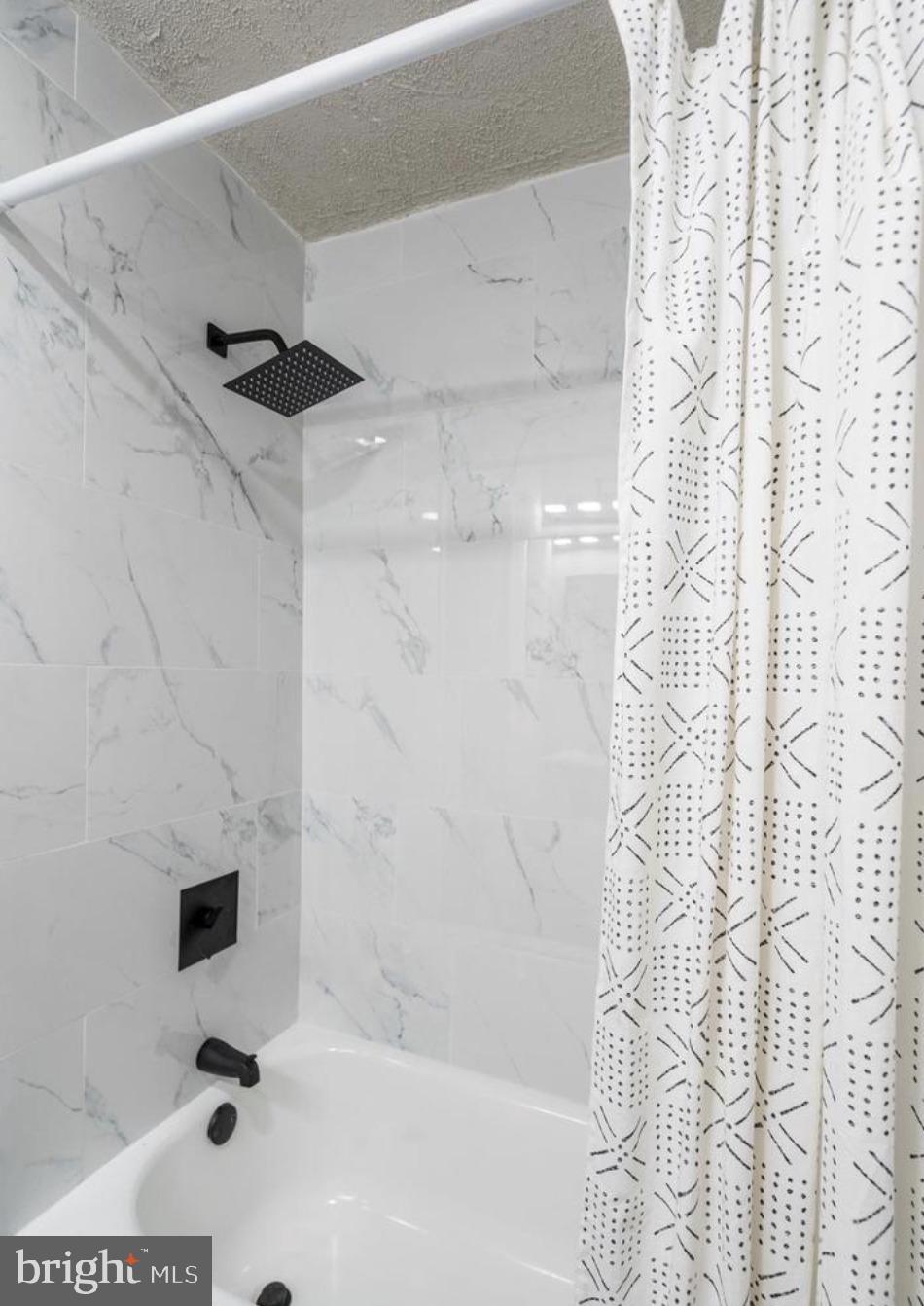 BEVERLY HILLS - Residential Lease